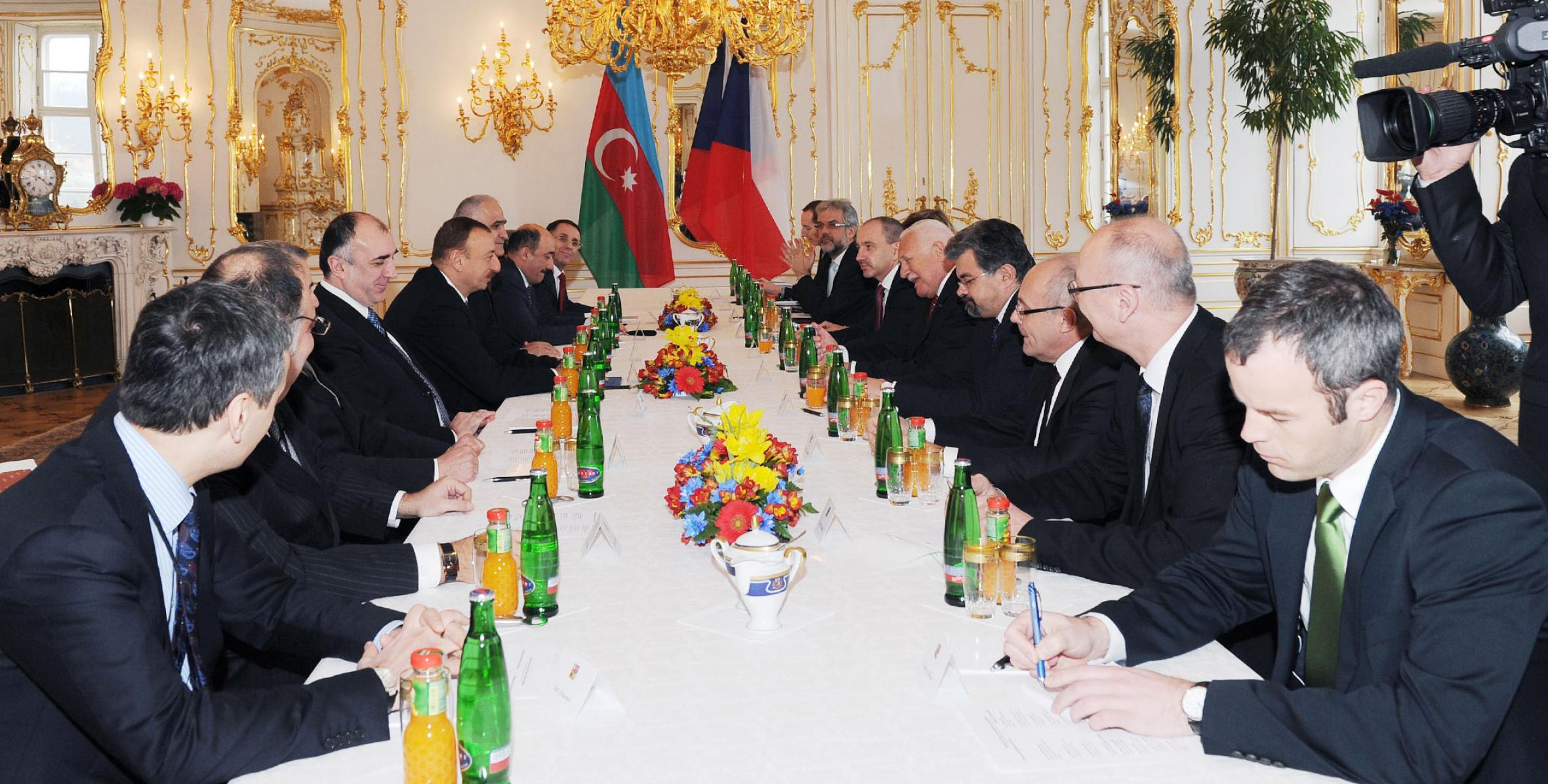 Состоялась встреча президентов Азербайджана и Чехии в расширенном составе
