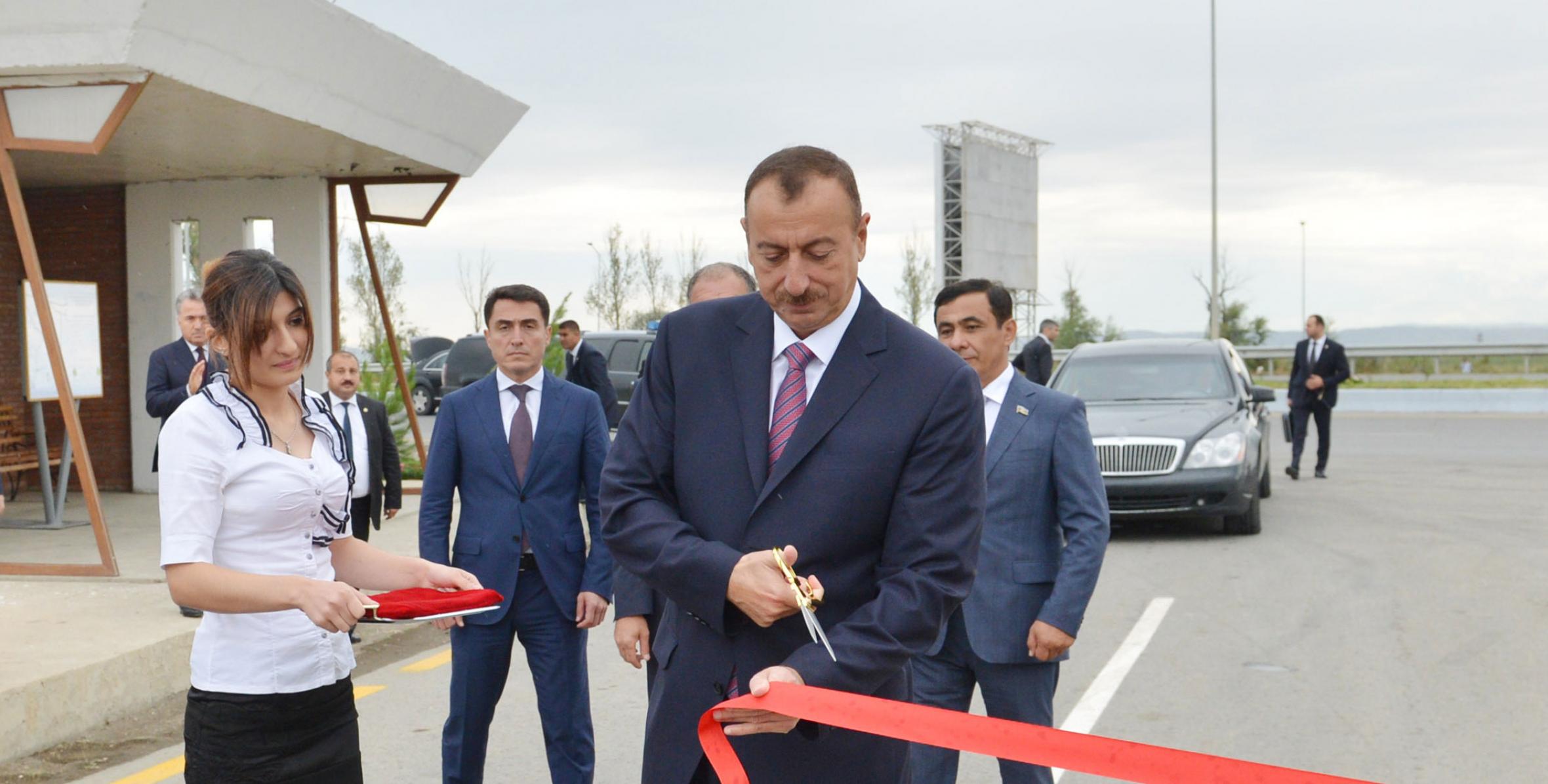 Ильхам Алиев принял участие в открытии автомобильной дороги магистраль Баку-Газах - Самедабад-Гарамамедли-Гараманлы-Гёюк