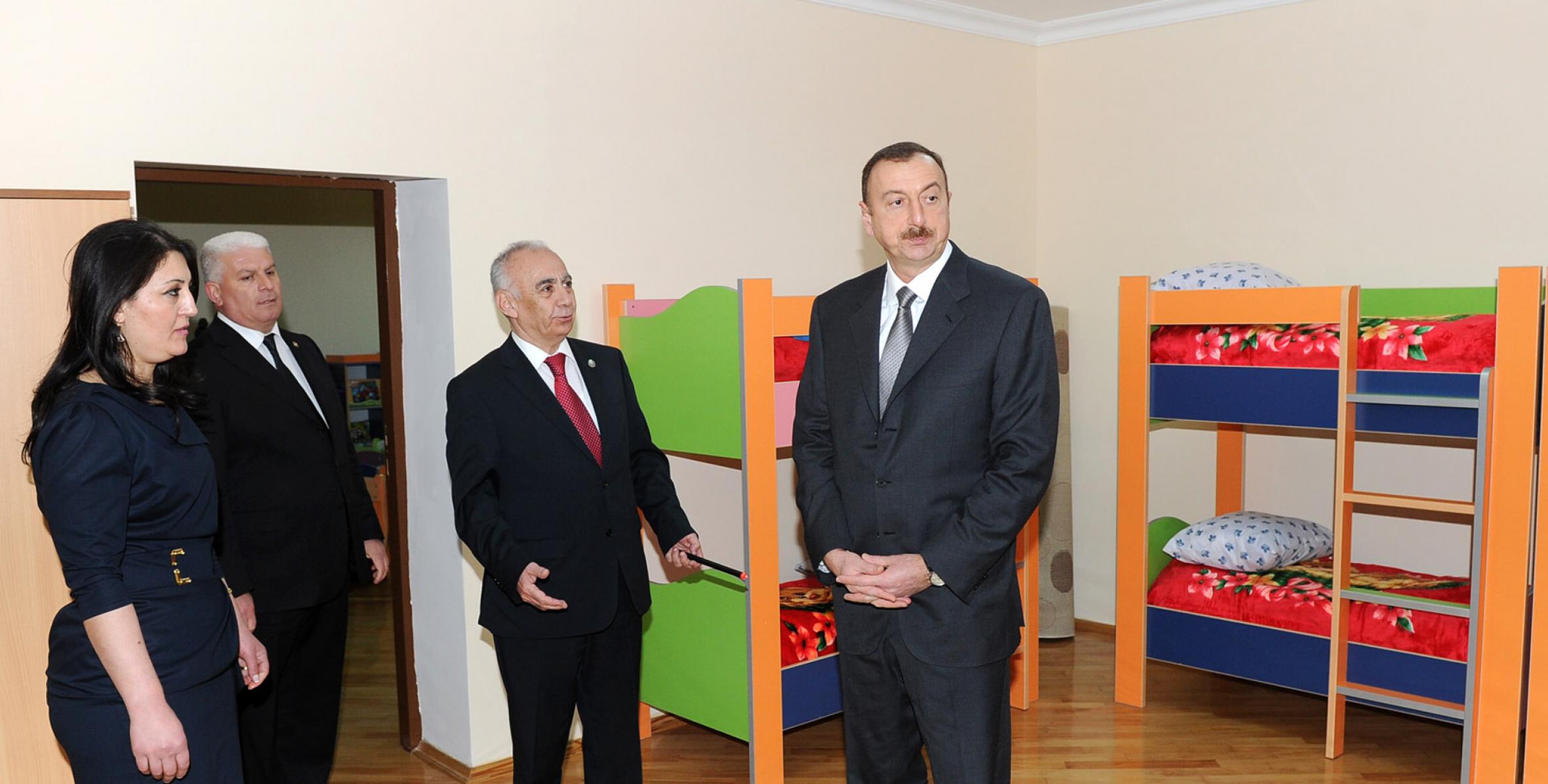 Ильхам Алиев ознакомился с состоянием яслей-детских садов в Низаминском и Хатаинском районах после капитального ремонта и реконструкции