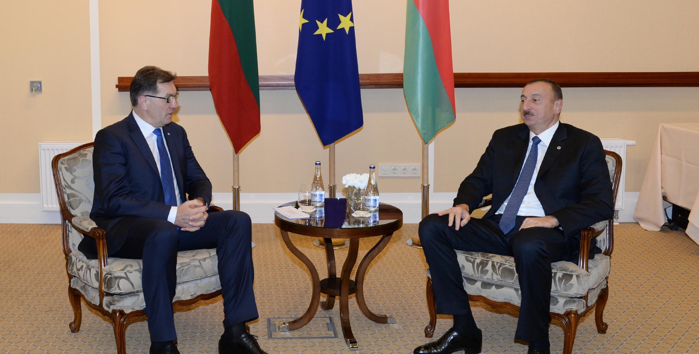 Ильхам Алиев встретился в Вильнюсе с премьер-министром Литвы Альгирдасом Буткявичюсом