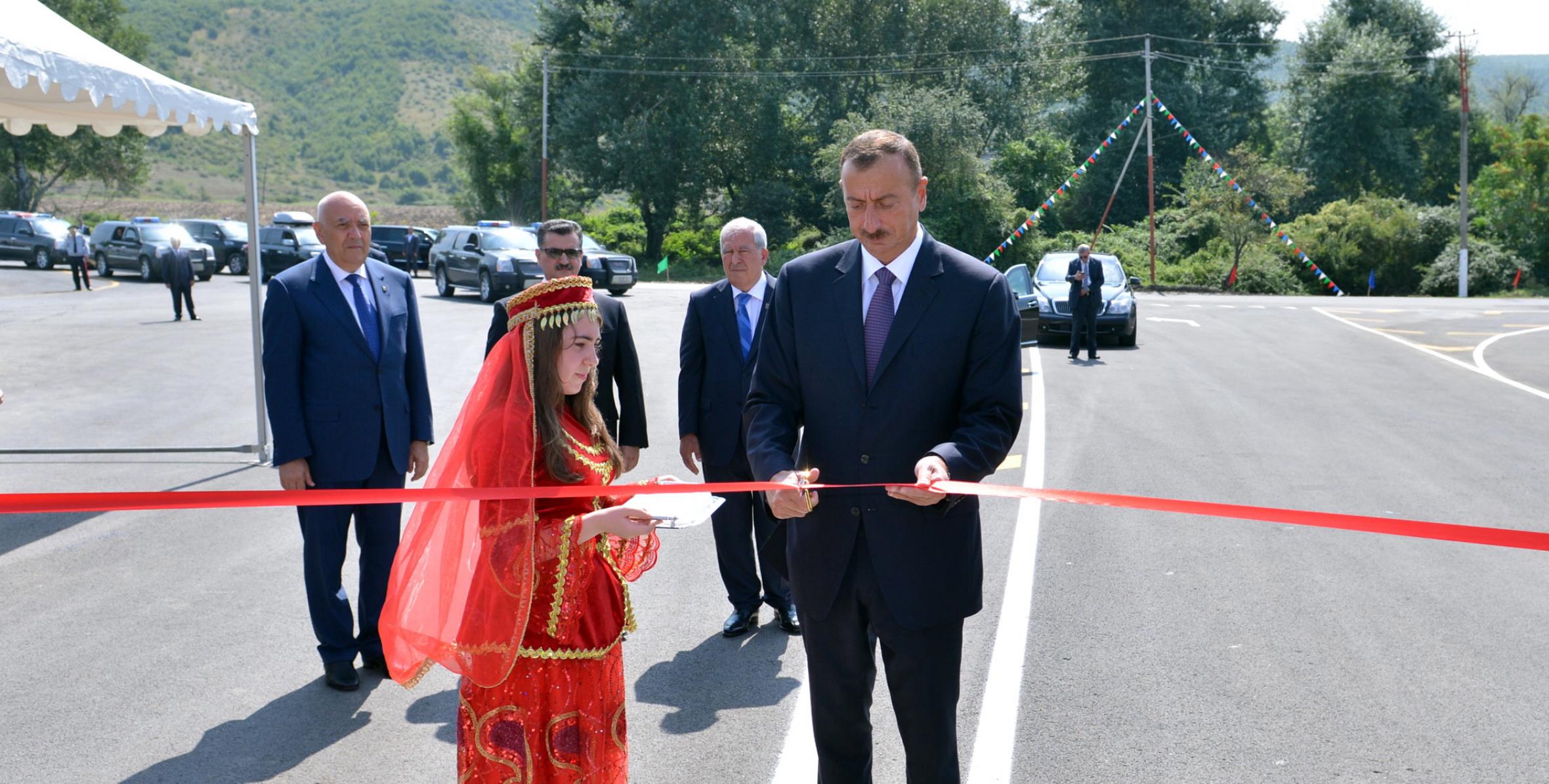 Ильхам Алиев принял участие в открытии автомобильной дороги Ивановка-Гаджихатамли-Моллаисаглы в Исмаиллы