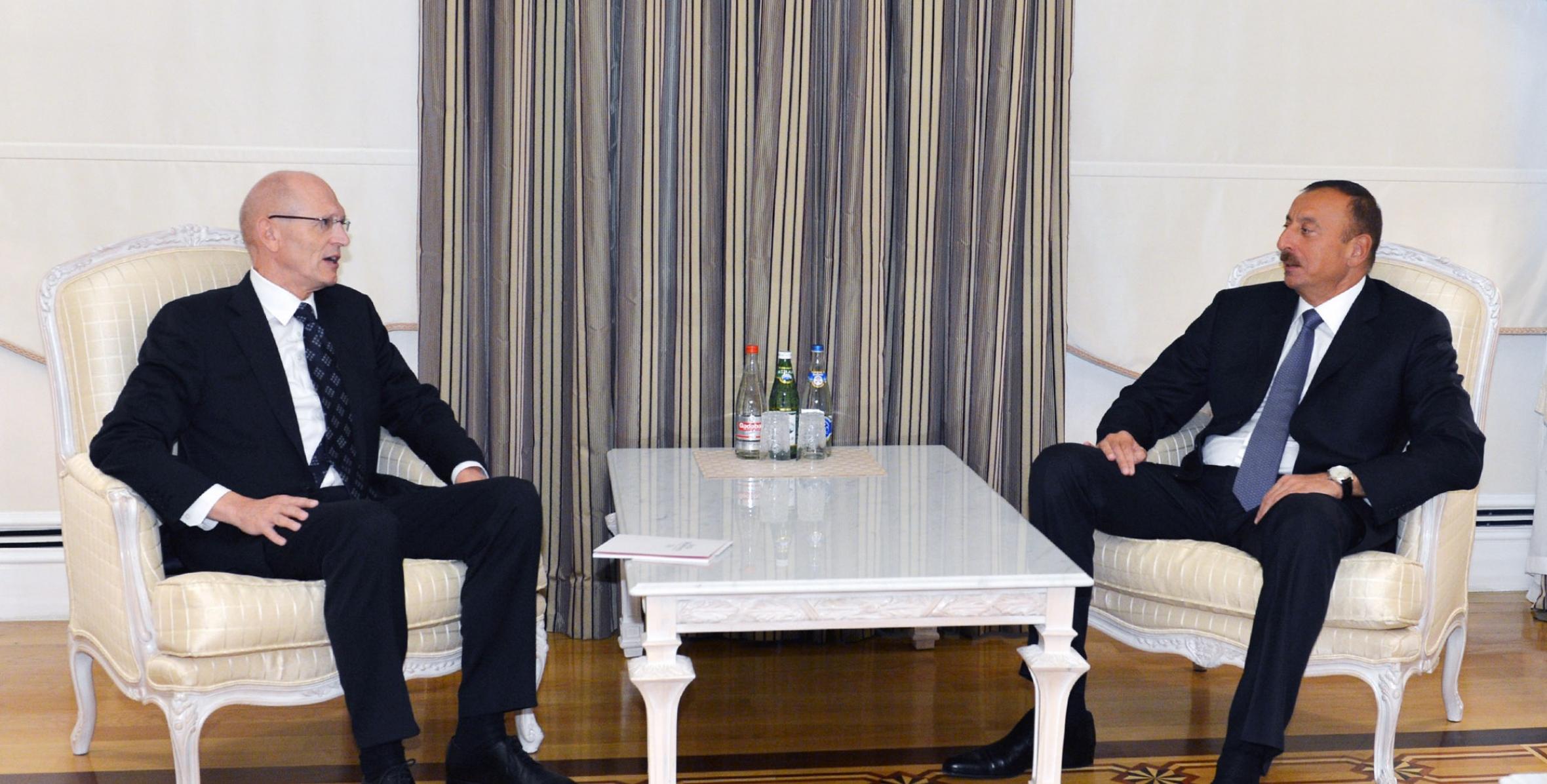 Ильхам Алиев принял посла Германии в Азербайджане