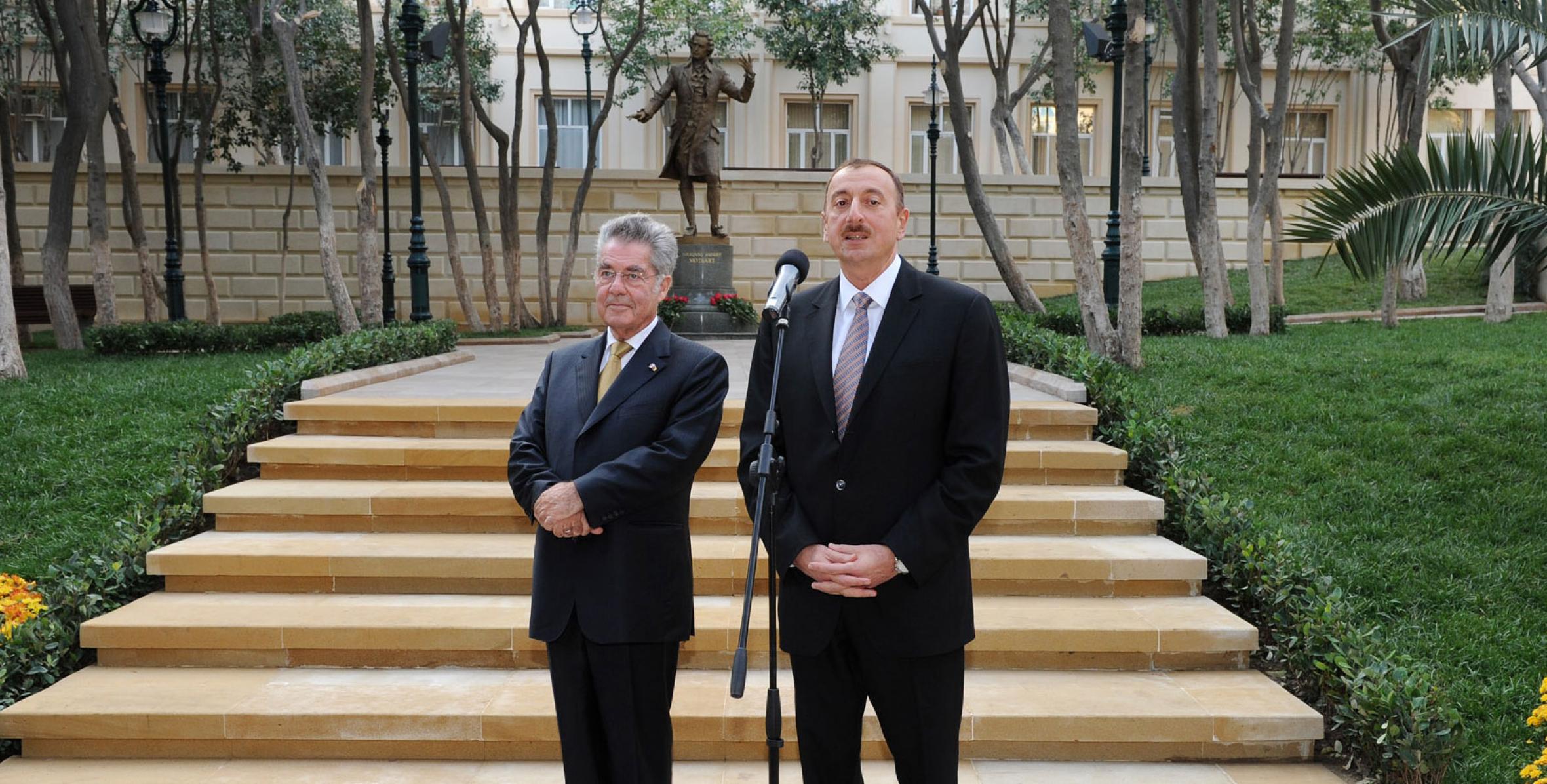 Ilham Aliyev and Federal President of the Republic of Austria Heinz Fischer attended a ceremony to unveil a statue of brilliant composer Wolfgang Mozart
