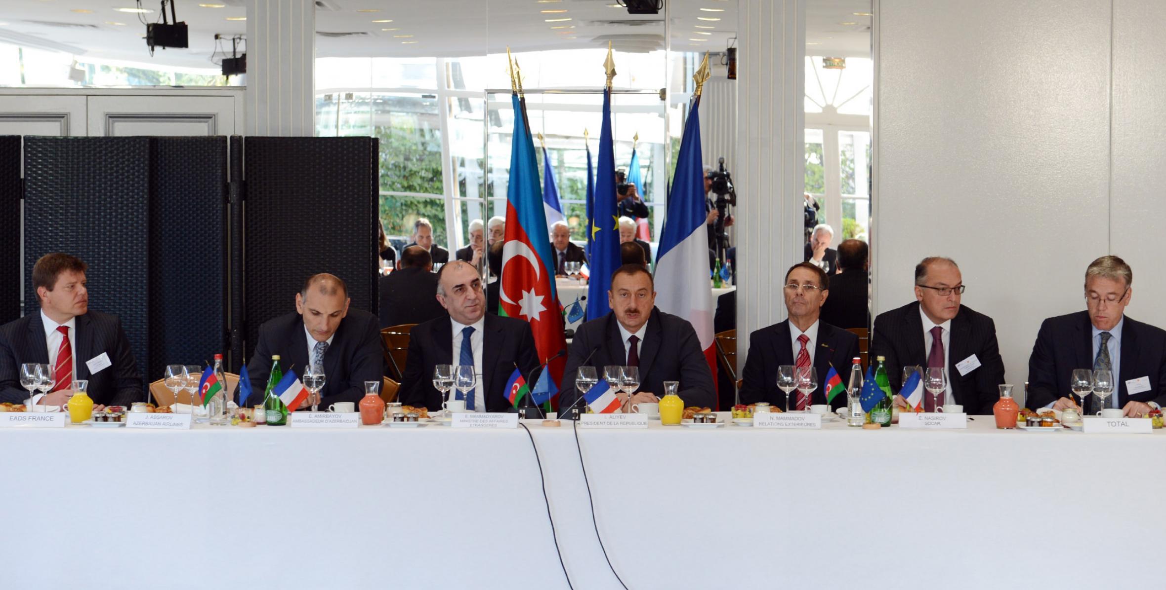 Ильхам Алиев встретился в Париже с бизнесменами-членами MEDEF