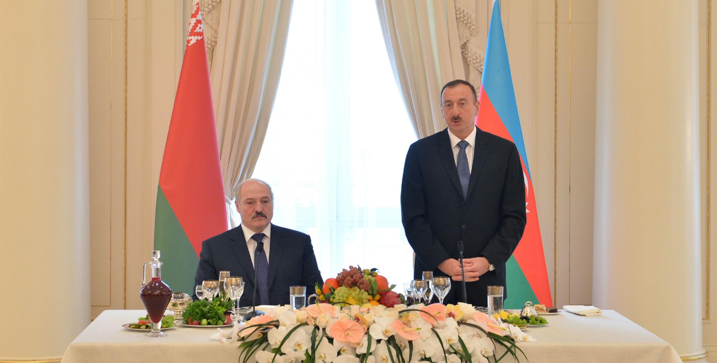 An official dinner was given in honour of President of the Republic of Belarus Aleksandr Lukashenko on behalf of Ilham Aliyev