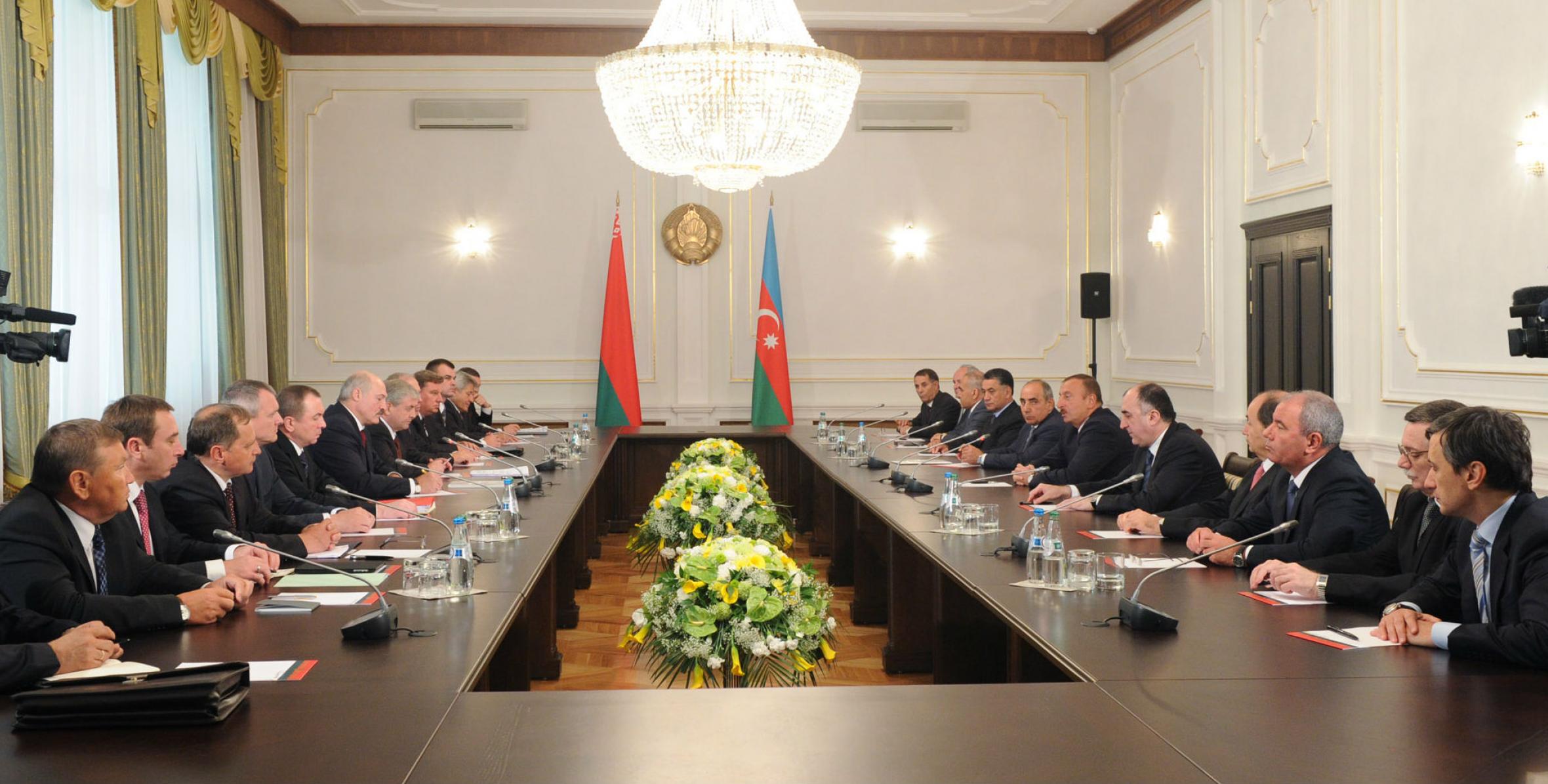 Состоялась встреча Ильхама Алиева и Президента Республики Беларусь Александра Лукашенко в расширенном составе с участием делегаций