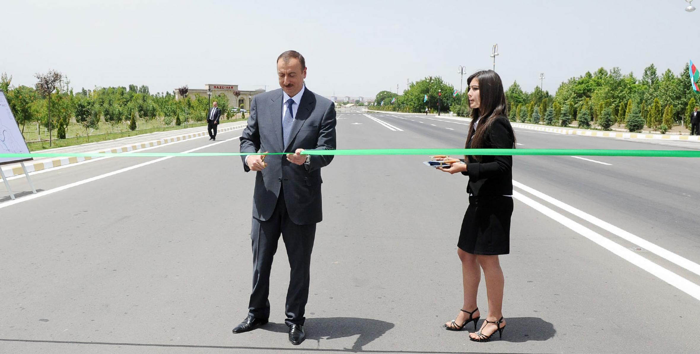 İlham Əliyev Naxçıvan–Culfa magistral avtomobil yolunun açılışında iştirak etmişdir