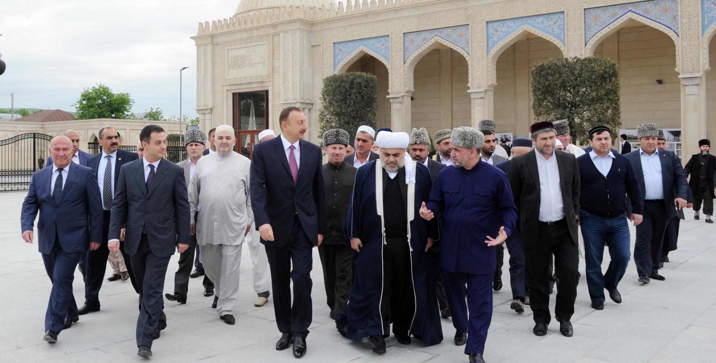 Ильхам Алиев принял участие в церемонии открытия мечети Джума в Шамахе