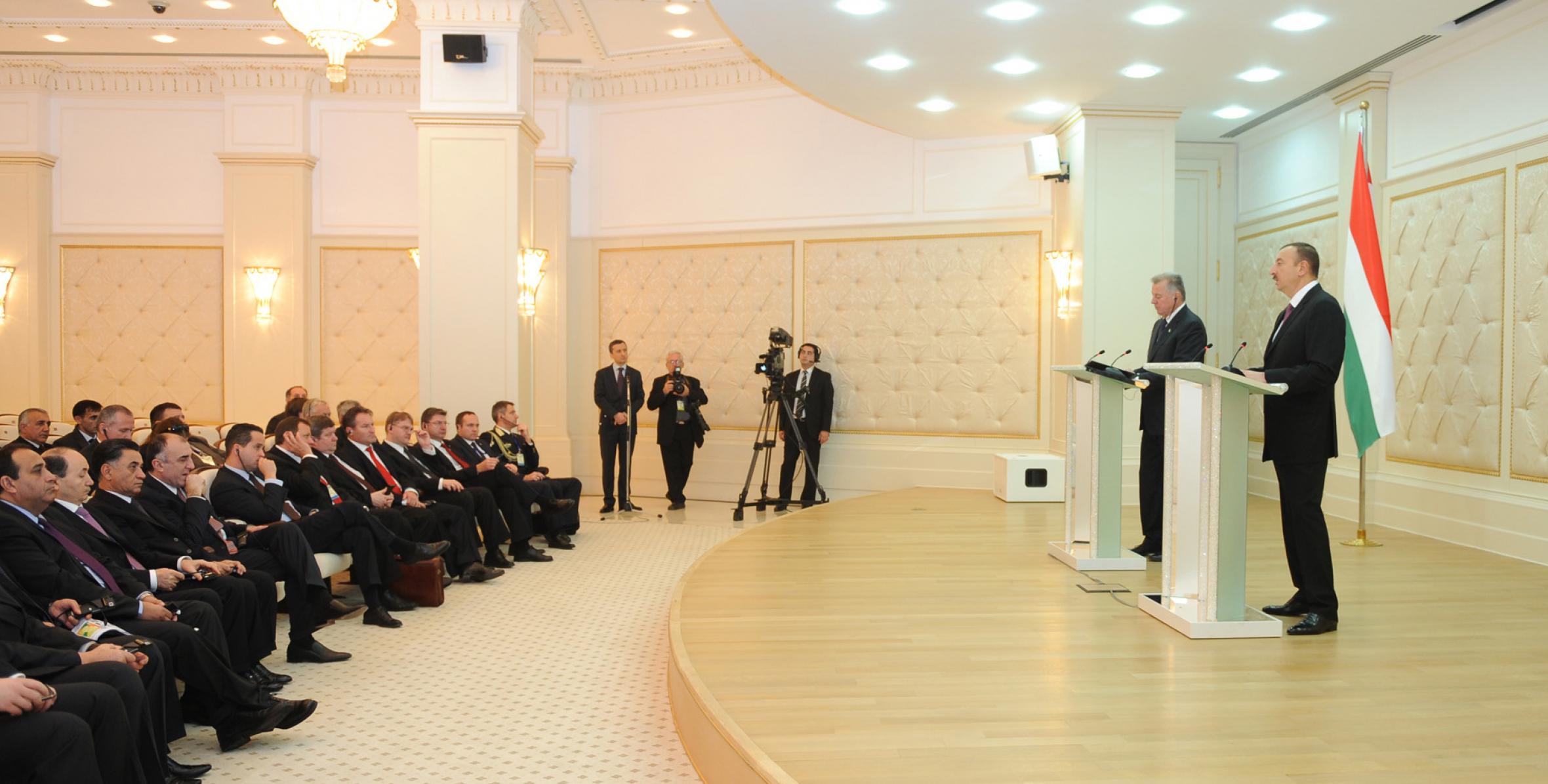 Президенты Азербайджана и Венгрии выступили с заявлениями для прессы