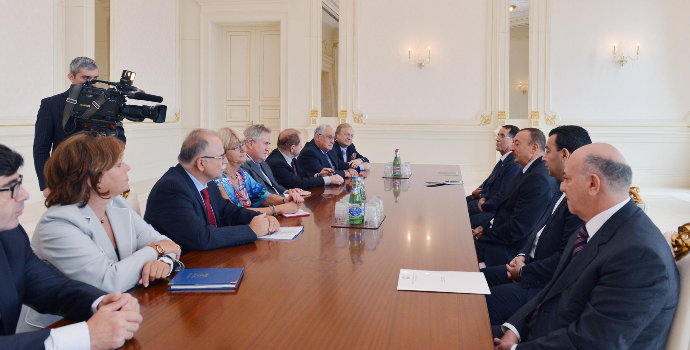 Ильхам Алиев принял членов предвыборной миссии Специального комитета Парламентской Ассамблеи Совета Европы по наблюдению за президентскими выборами в Азербайджане