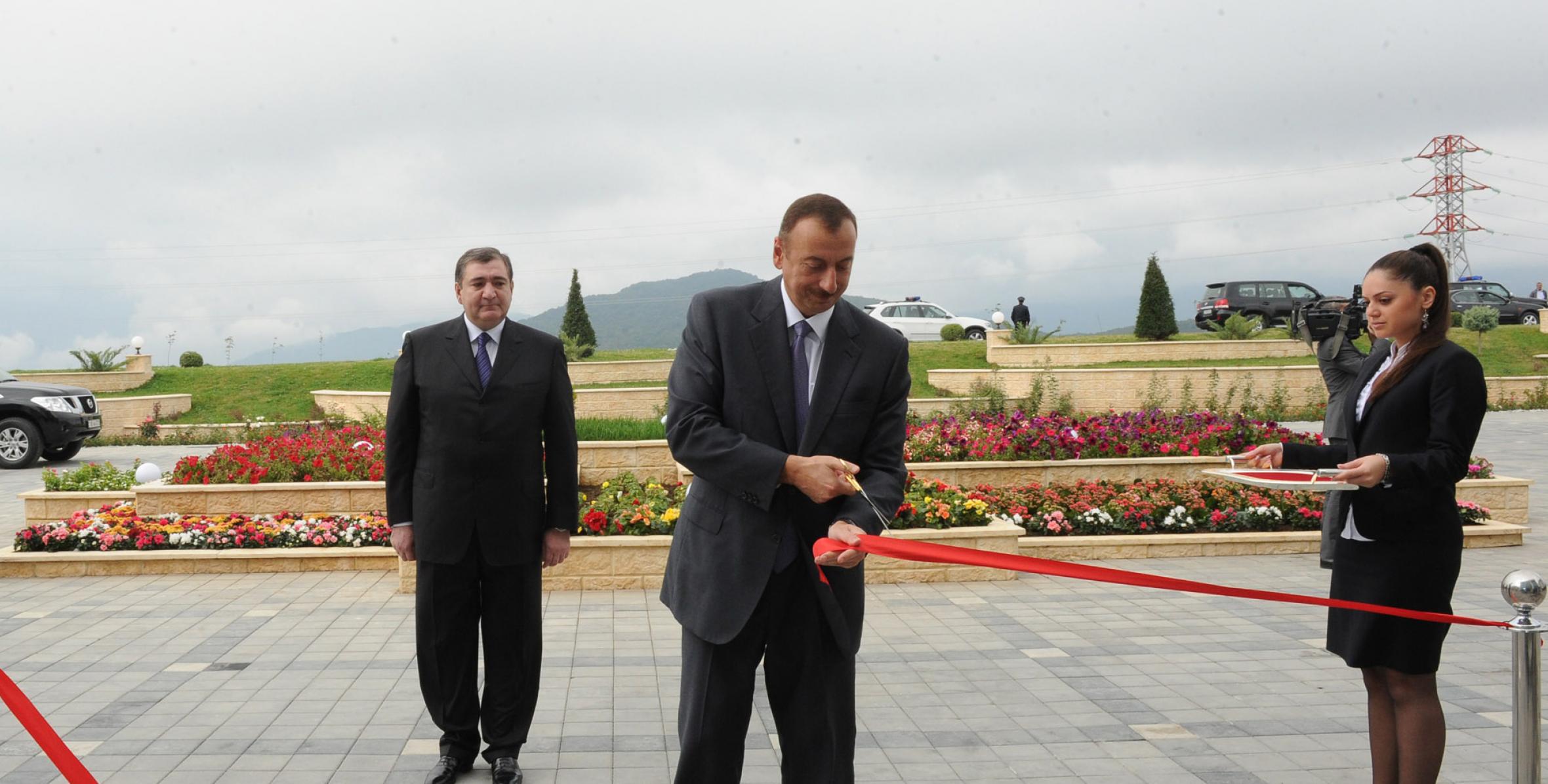 Ильхам Алиев принял участие в открытии Учебного центра Министерства налогов в Шамахе