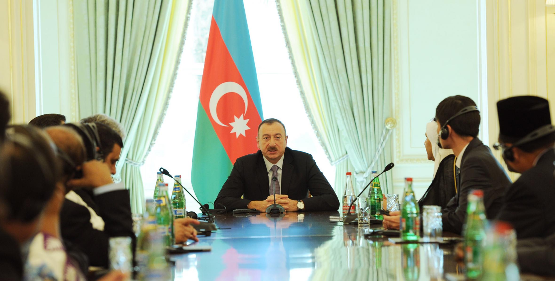 Ильхам Алиев принял участников проходящей в Баку конференции министров труда Организации Исламского Сотрудничества