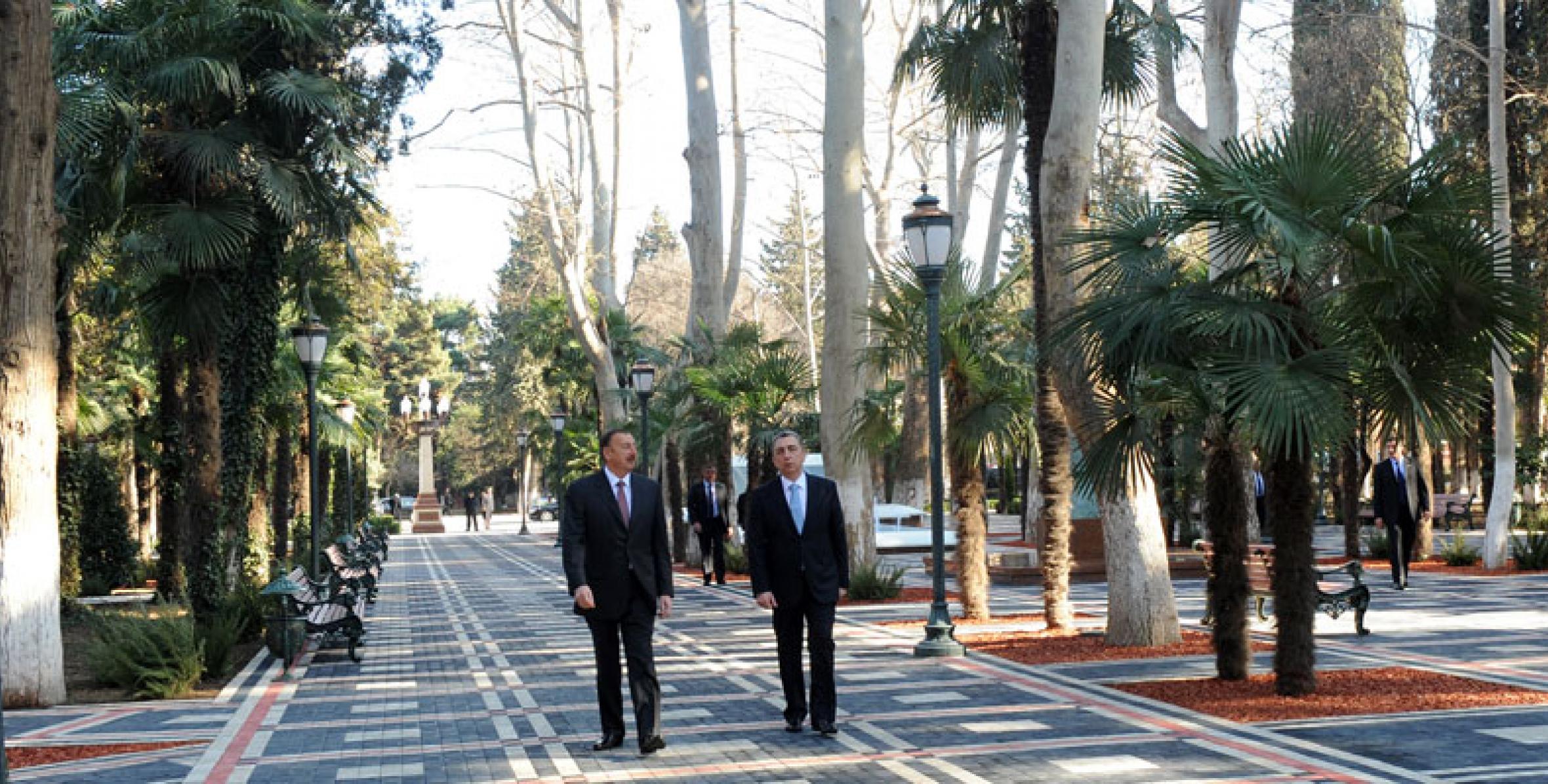 Ильхам Алиев принял участие в открытии после капитальной реконструкции парка культуры и отдыха «Хан багы» в Гяндже
