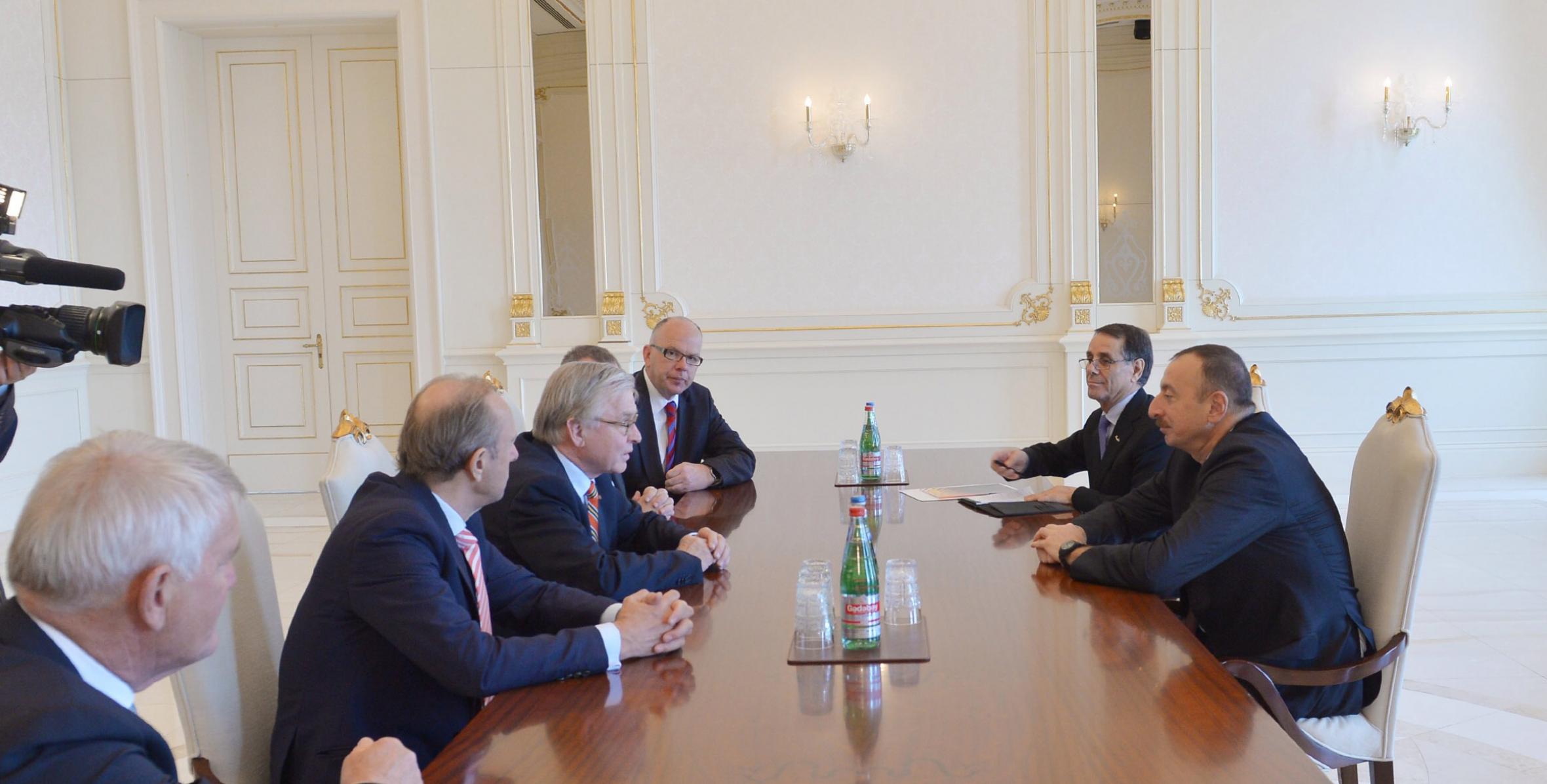 Ильхам Алиев принял делегацию Сената Королевства Нидерландов