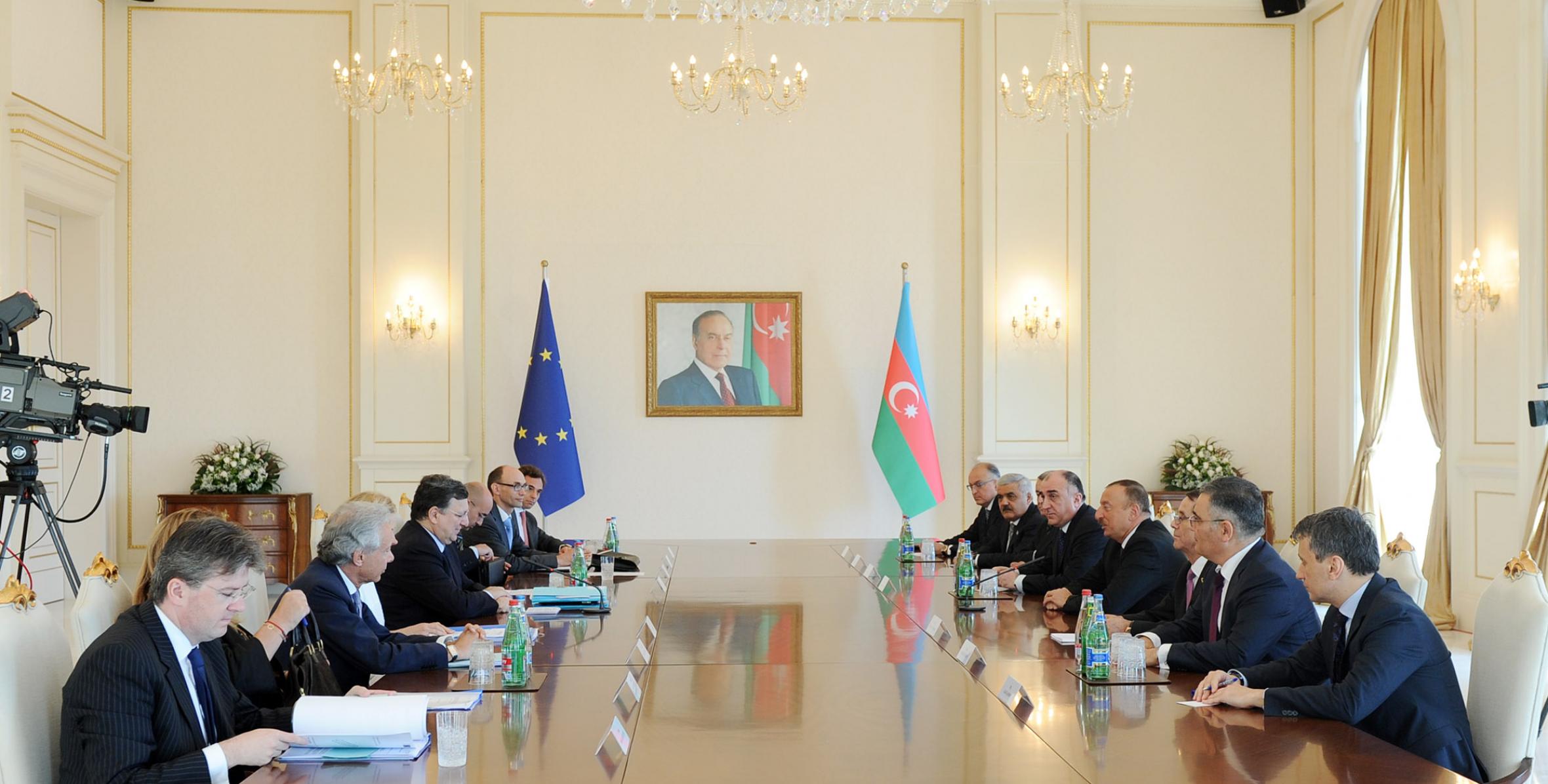 Ильхама Алиева и председателя Европейской комиссии Жозе Мануэла Баррозу в расширенном составе