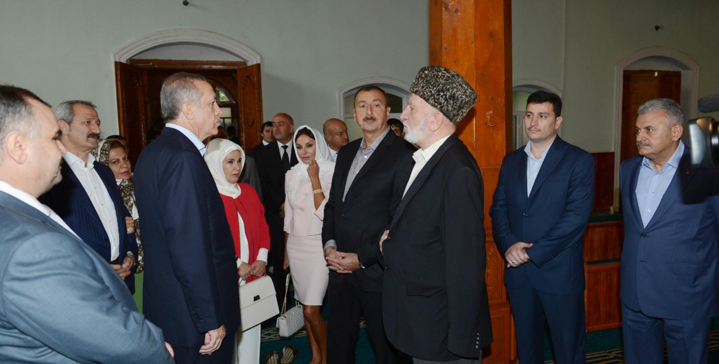 Ilham Aliyev and Prime Minister Recep Tayyip Erdogan visited the 19th century historical and architectural monument – the Shaki Juma Mosque