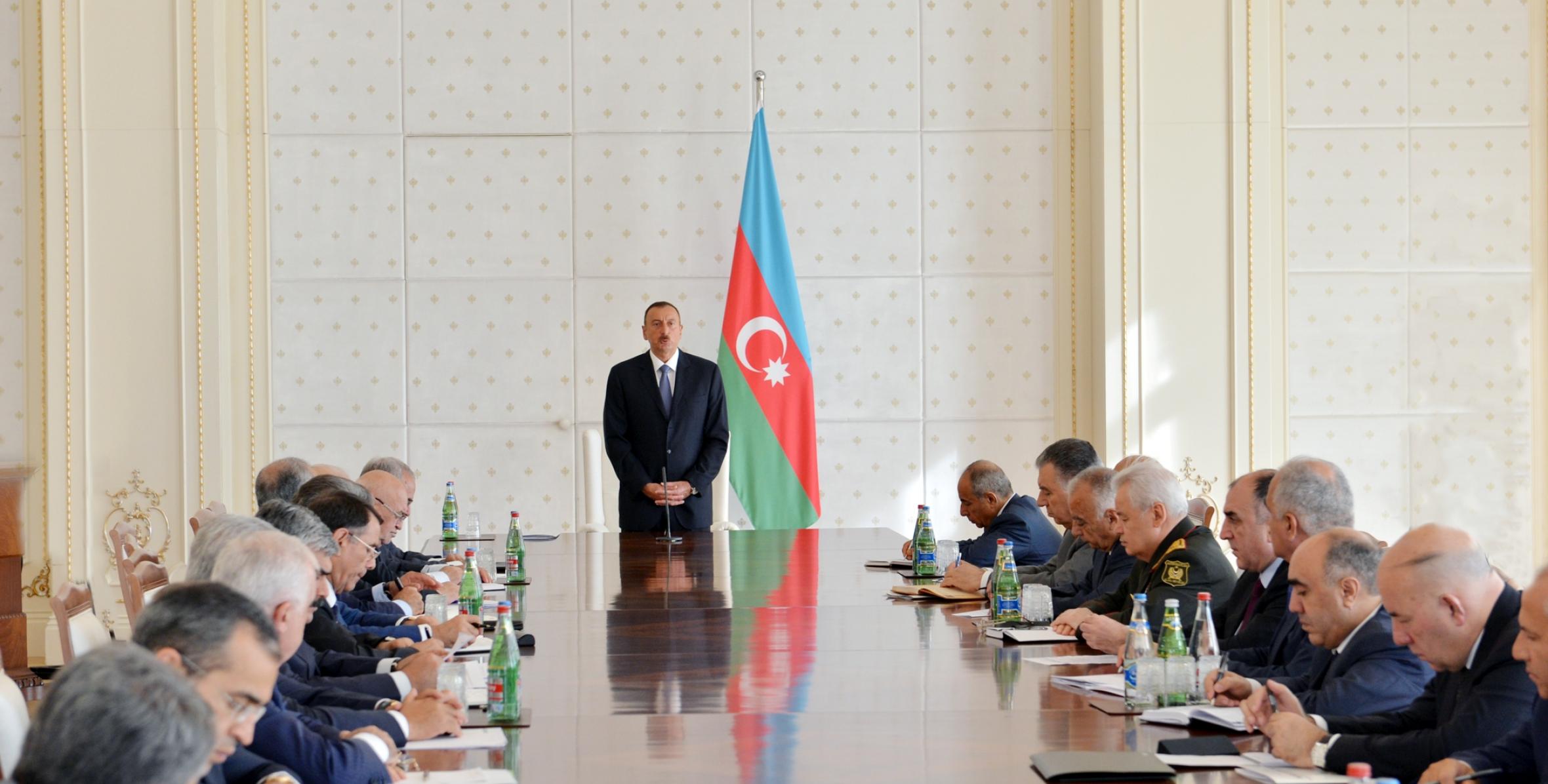 Под председательством Ильхама Алиева состоялось заседание Кабинета Министров, посвященное итогам социально-экономического развития в первой половине 2013 года и предстоящим задачам
