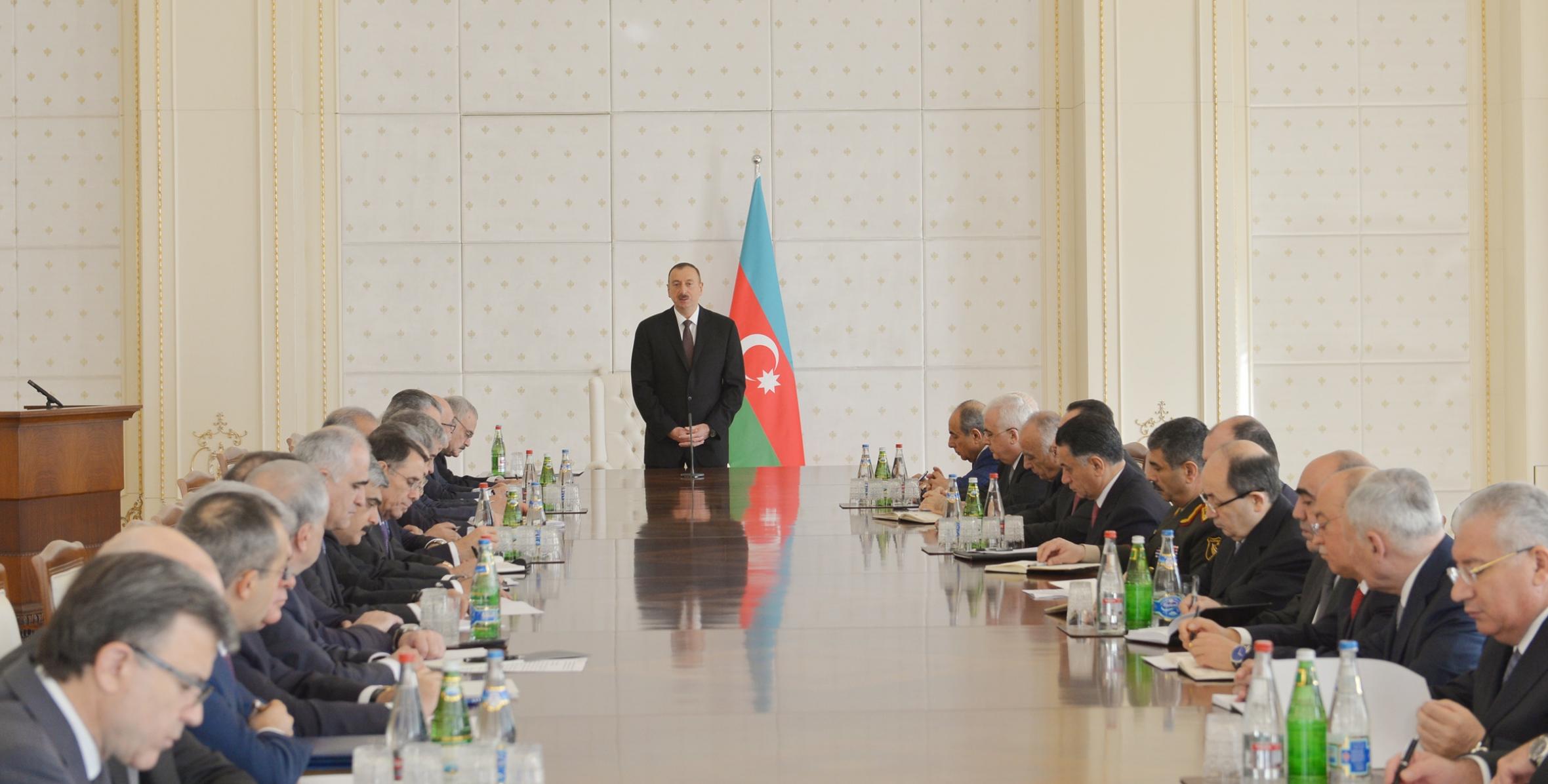 Под председательством Ильхама Алиева состоялось заседание Кабинета Министров, посвященное итогам социально-экономического развития в первом квартале 2014 года и предстоящим задачам