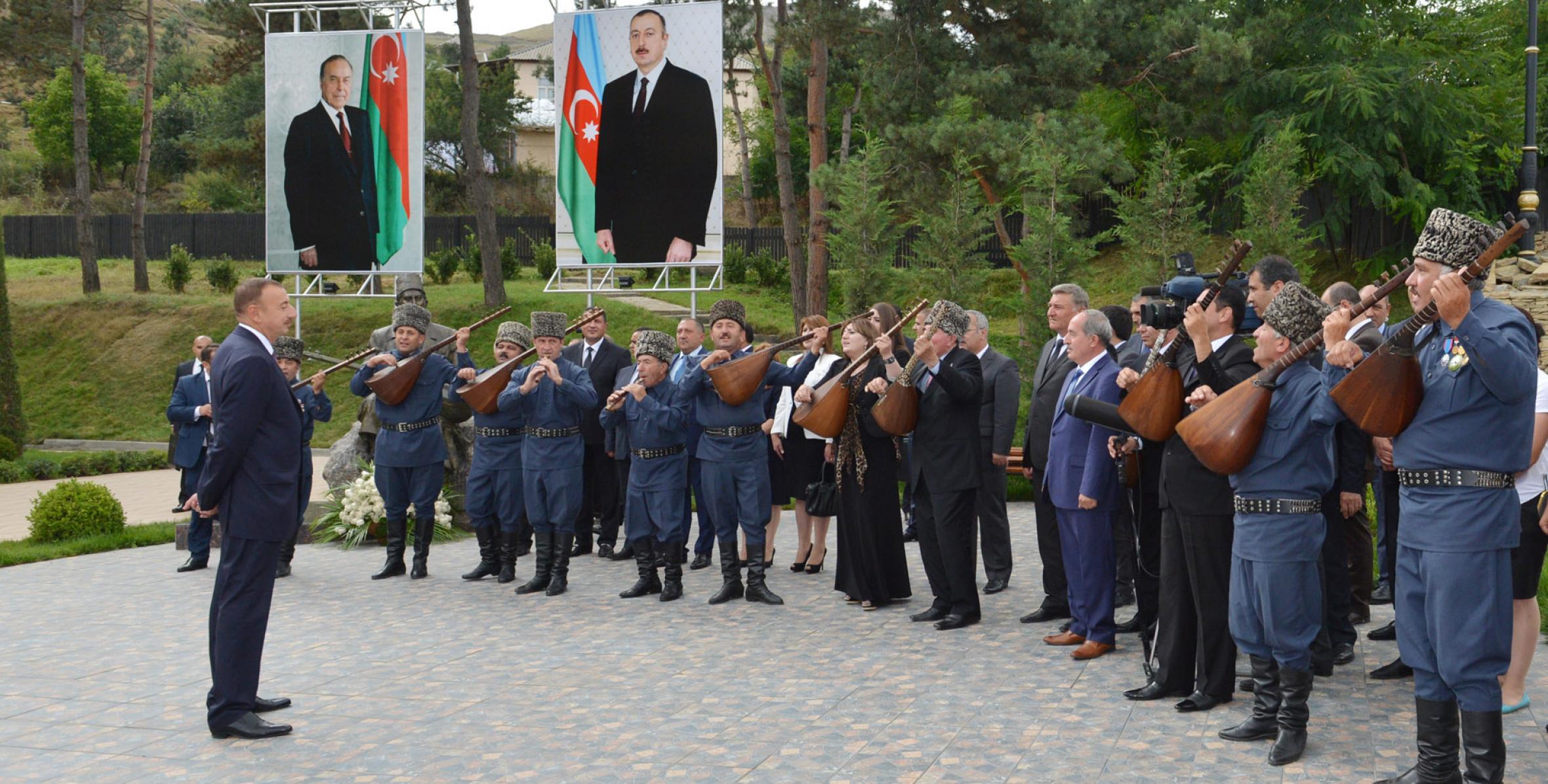Ильхам Алиев принял участие в открытии Гядабейской школы ашугской музыки