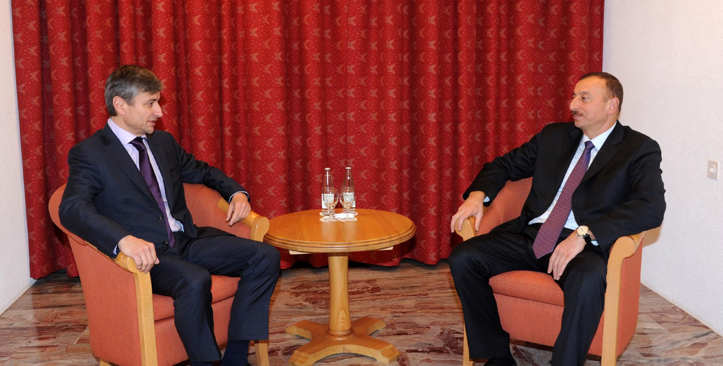 Cостоялась встреча Ильхама Алиева с президентом компании Microsoft International, вице-президентом корпорации Microsoft Жаном Куртуа