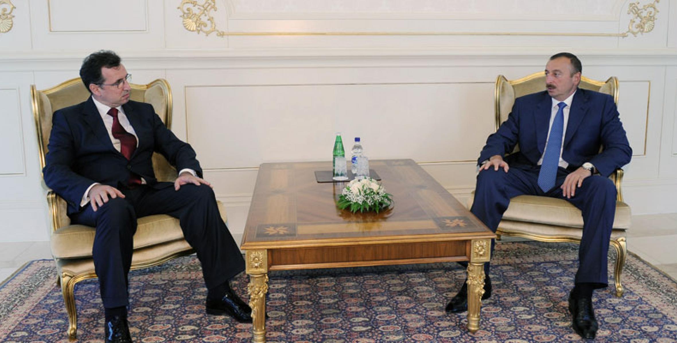 Ильхам Алиев принял верительные грамоты новоназначенного посла Молдовы в Азербайджане