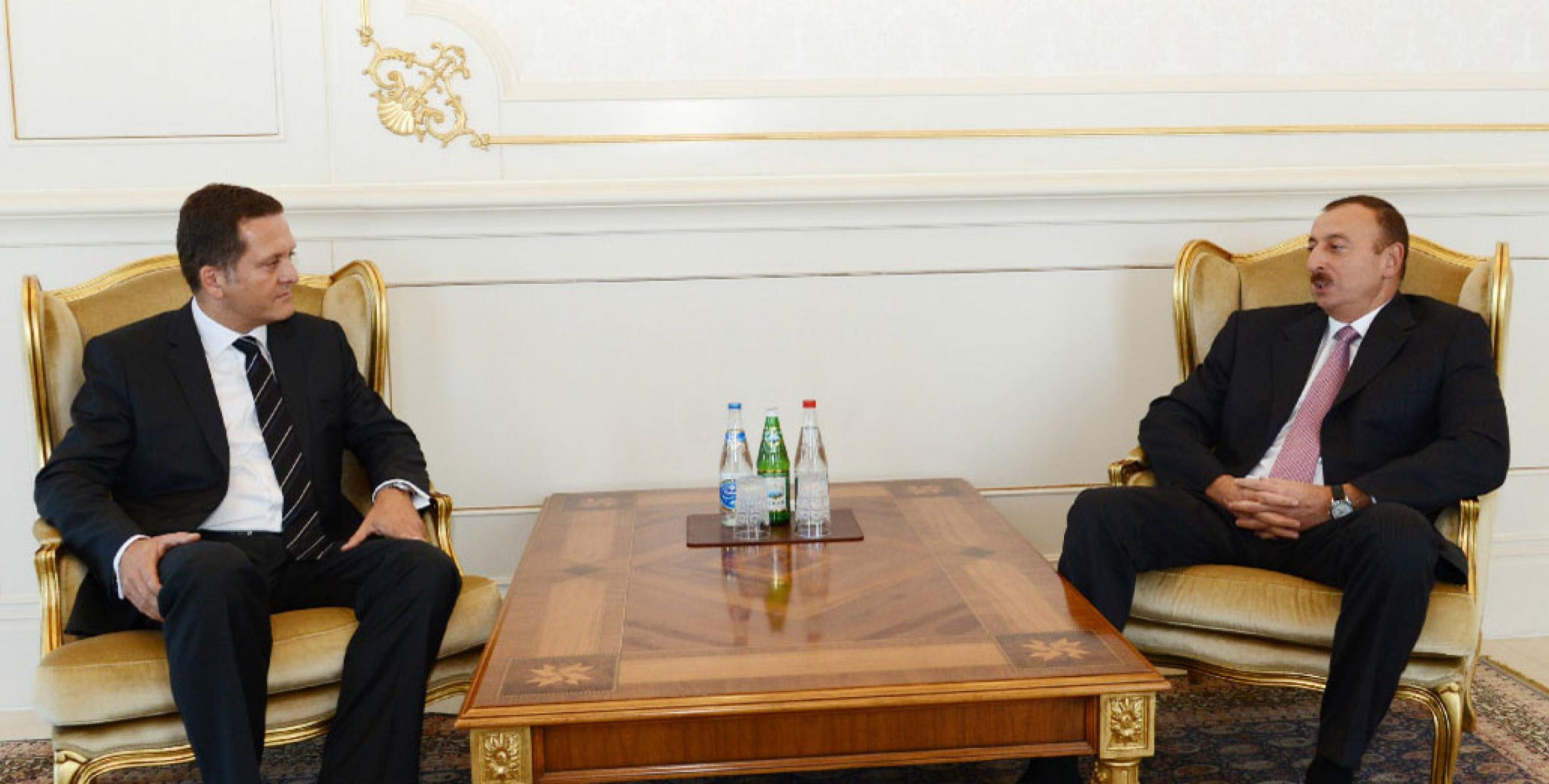 Ильхам Алиев принял верительные грамоты новоназначенного посла Турции в Азербайджане