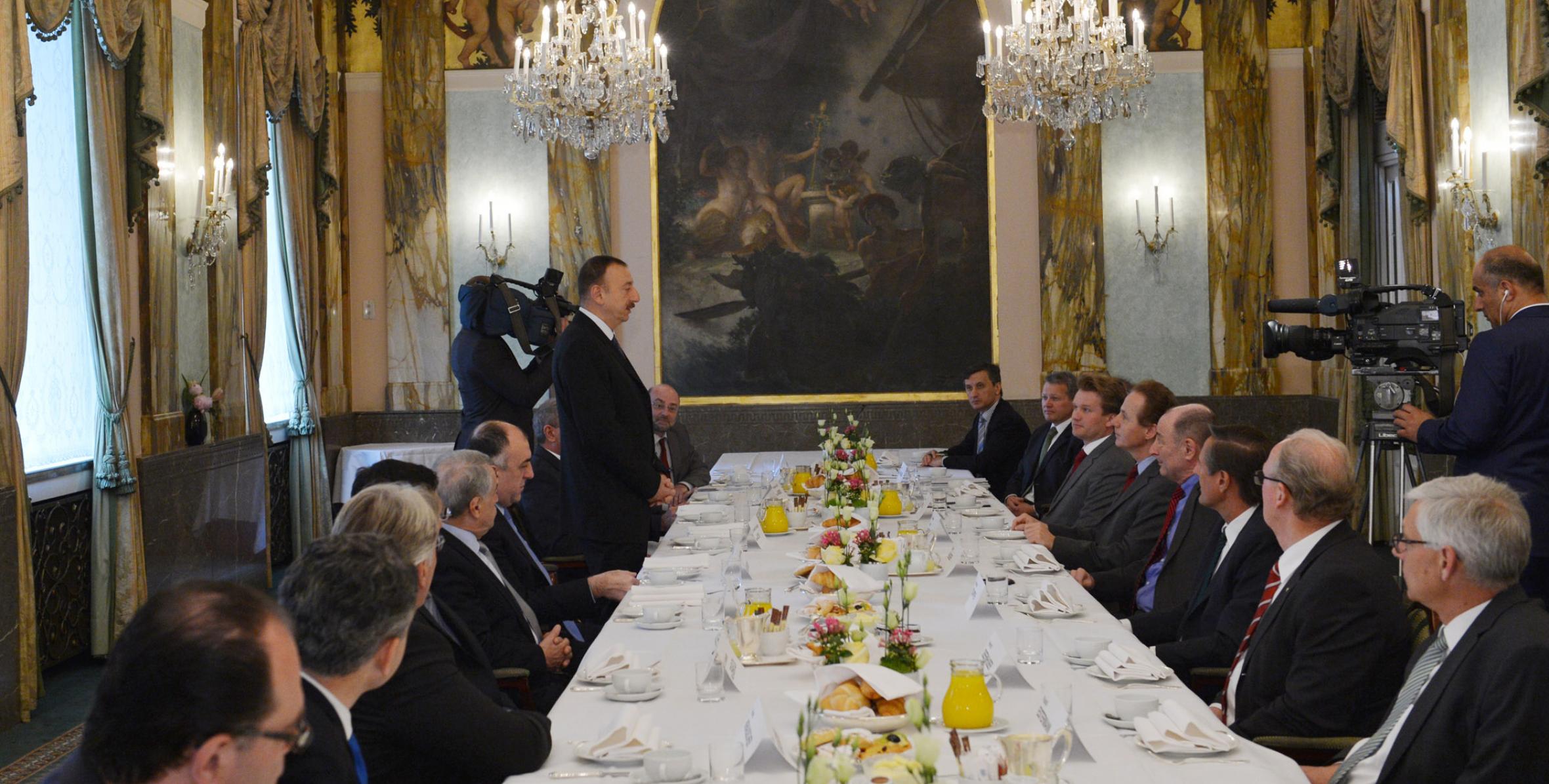 Ильхам Алиев встретился в Вене с президентом Федерации промышленности и руководителями крупных компаний Австрии
