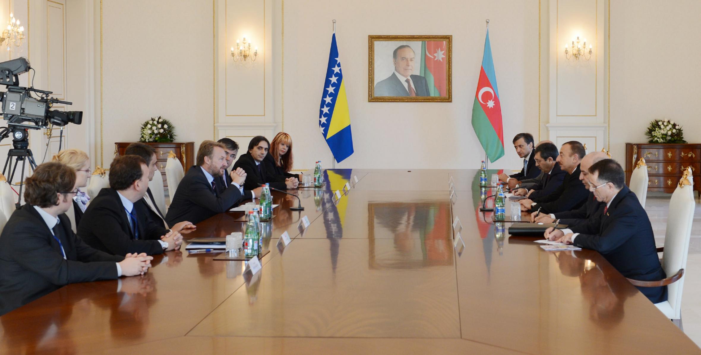 Состоялась встреча Ильхама Алиева и Председателя Президиума Боснии и Герцеговины Бакира Изетбеговича в расширенном составе