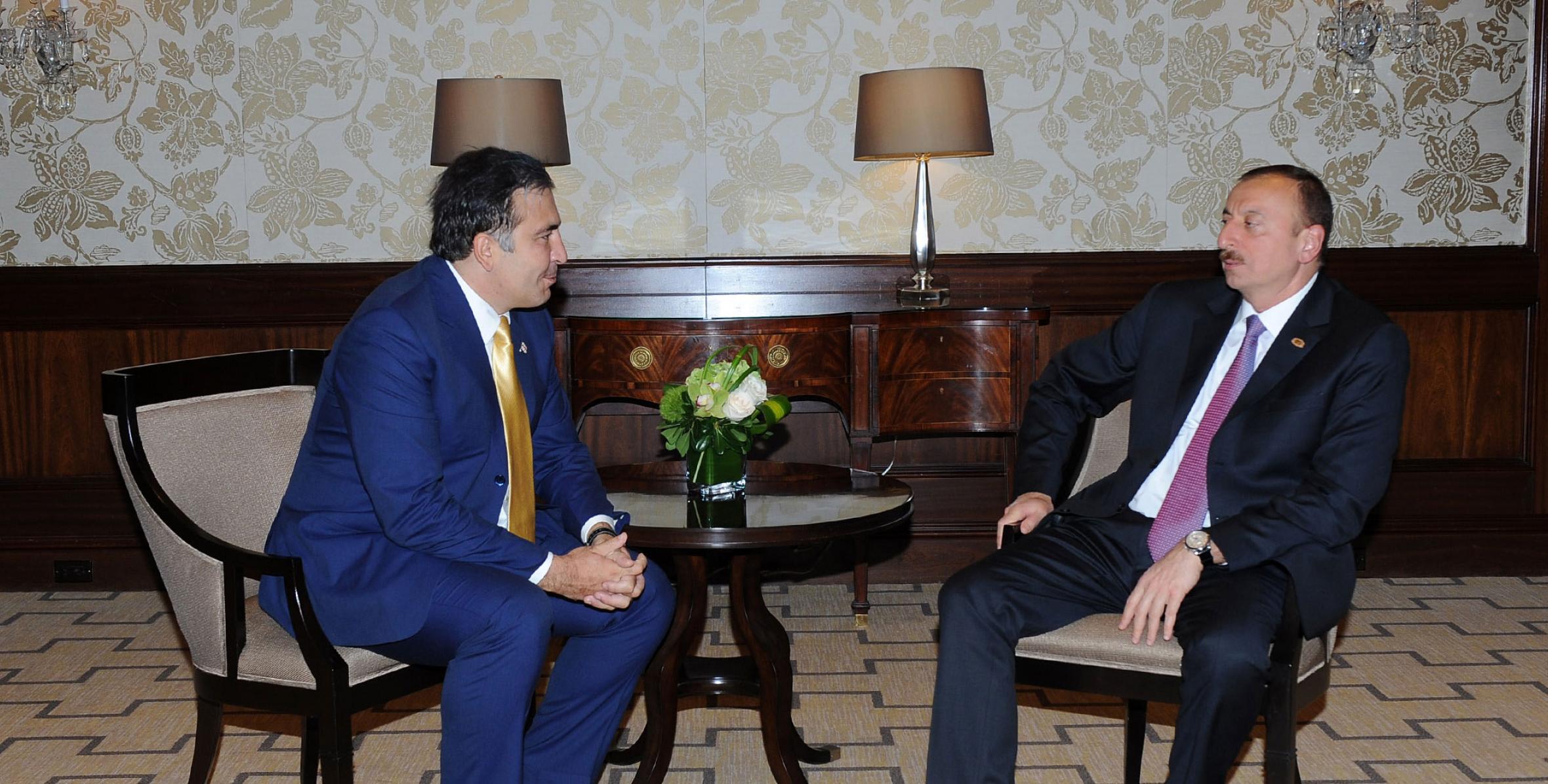 İlham Əliyev Gürcüstan Prezidenti Mixeil Saakaşvili ilə görüşmüşdür