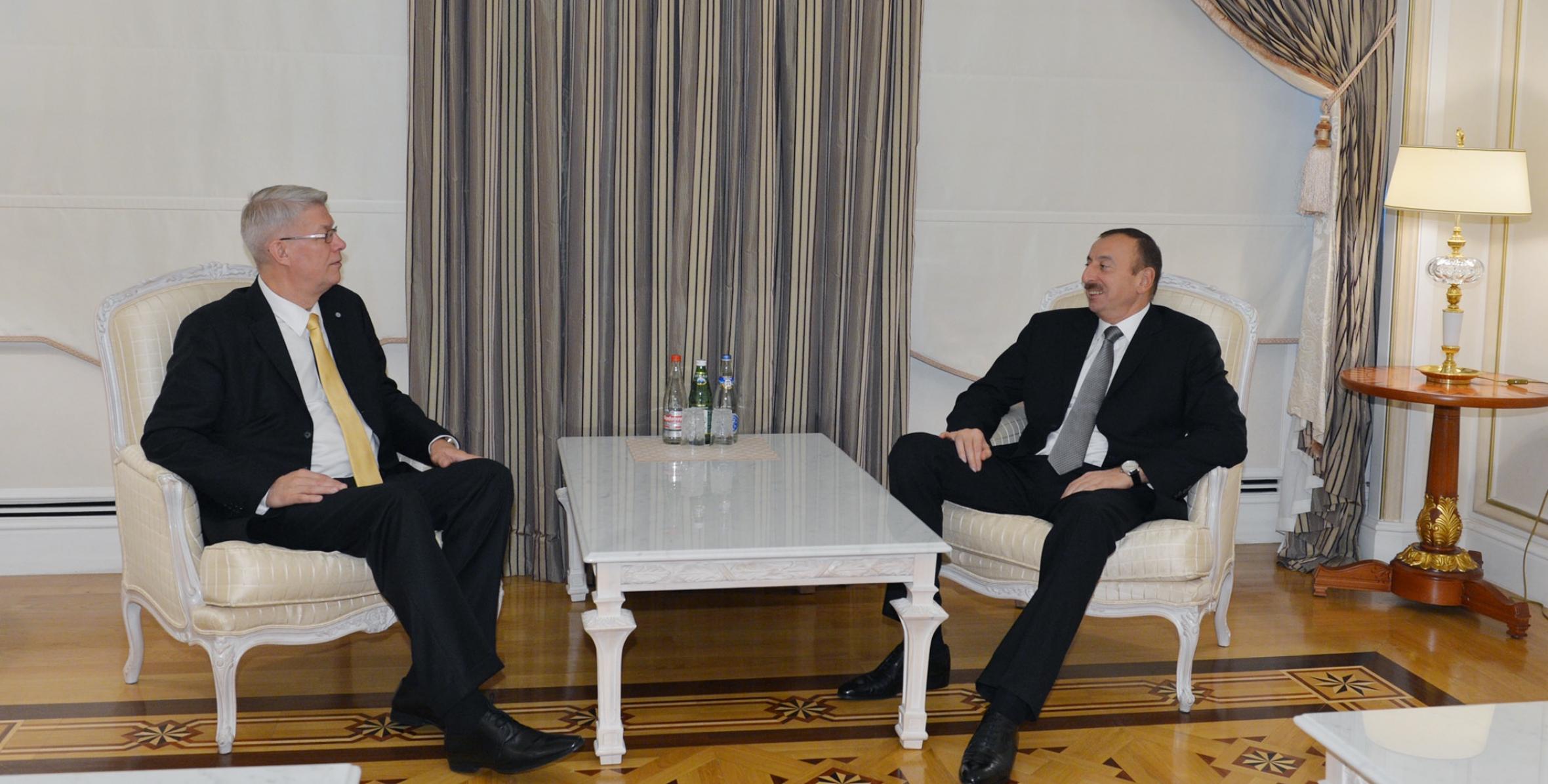 Ильхам Алиев принял бывшего Президента Латвии Валдиса Затлерса