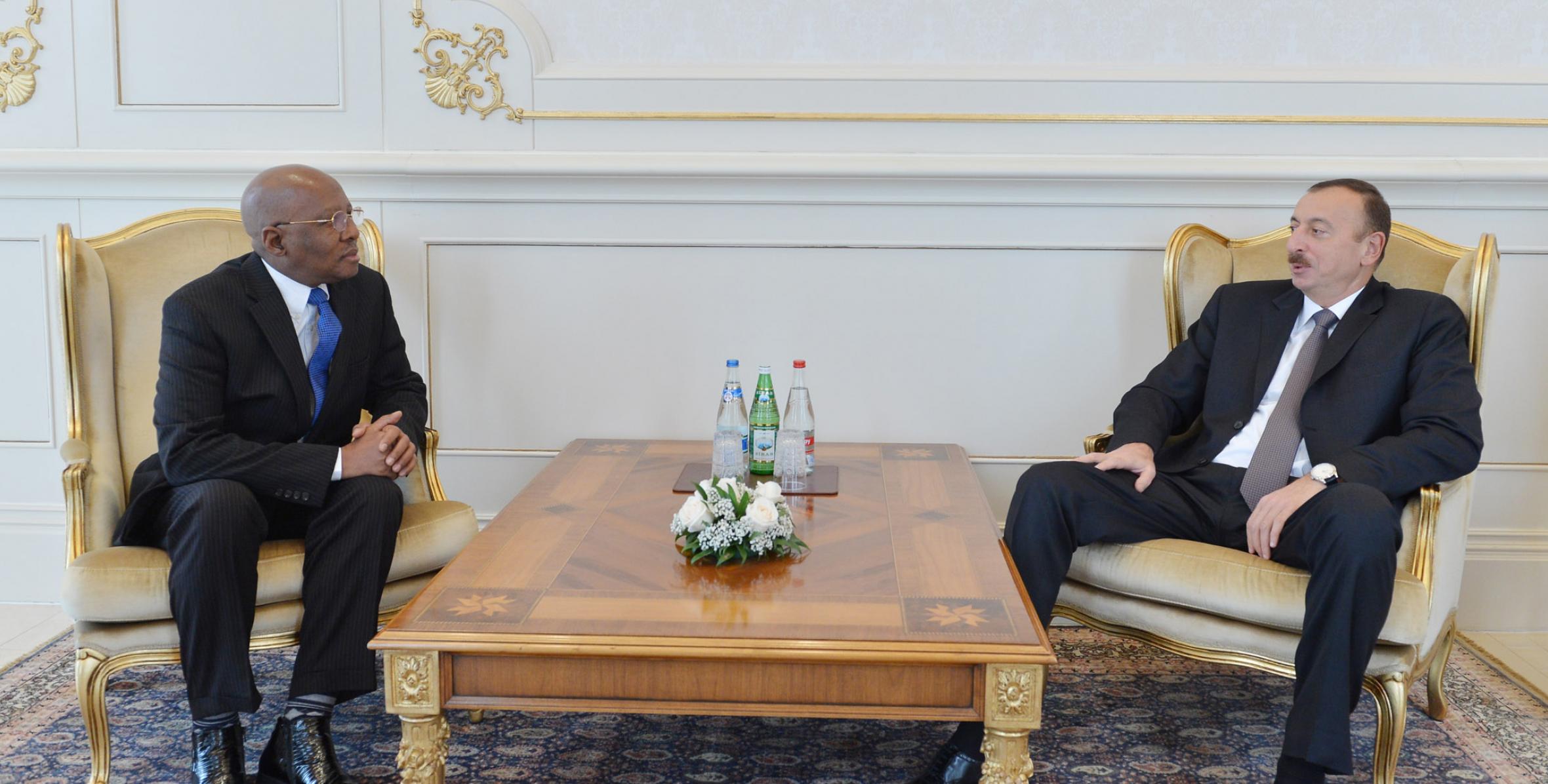 Ilham Aliyev received the credentials of the newly-appointed Ambassador of Guinea to Azerbaijan