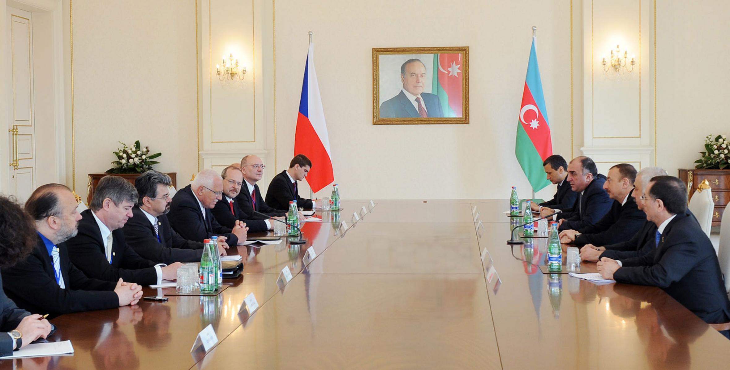 Ilham Aliyev and President of the Czech Republic Václav Klaus held an extended meeting in the presence of delegations