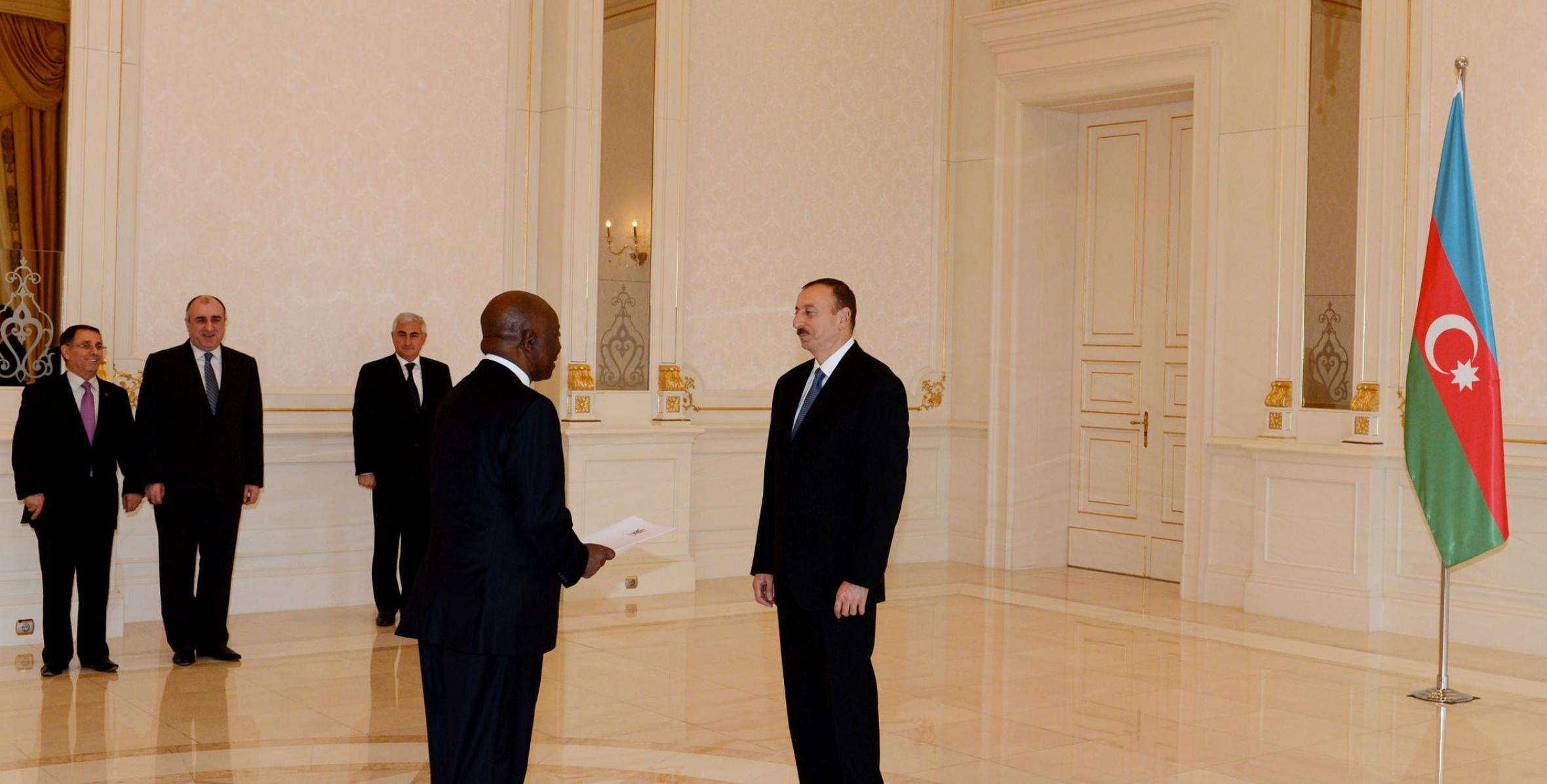 Ilham Aliyev accepted the credentials from the newly-appointed Ambassador of Zimbabwe to Azerbaijan