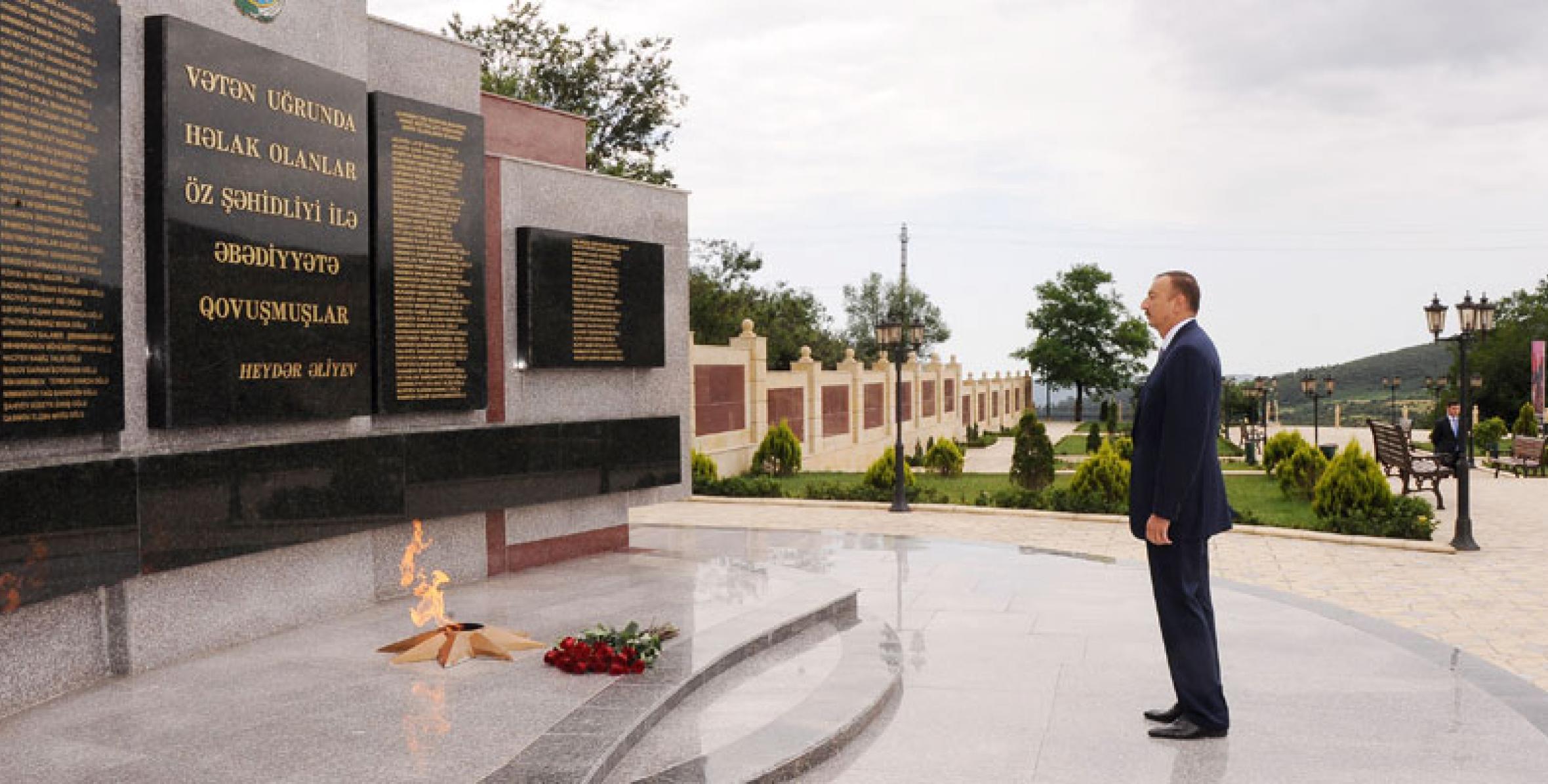 İlham Əliyev Lerikdə “Şəhidlər” abidə kompleksini ziyarət etmişdir