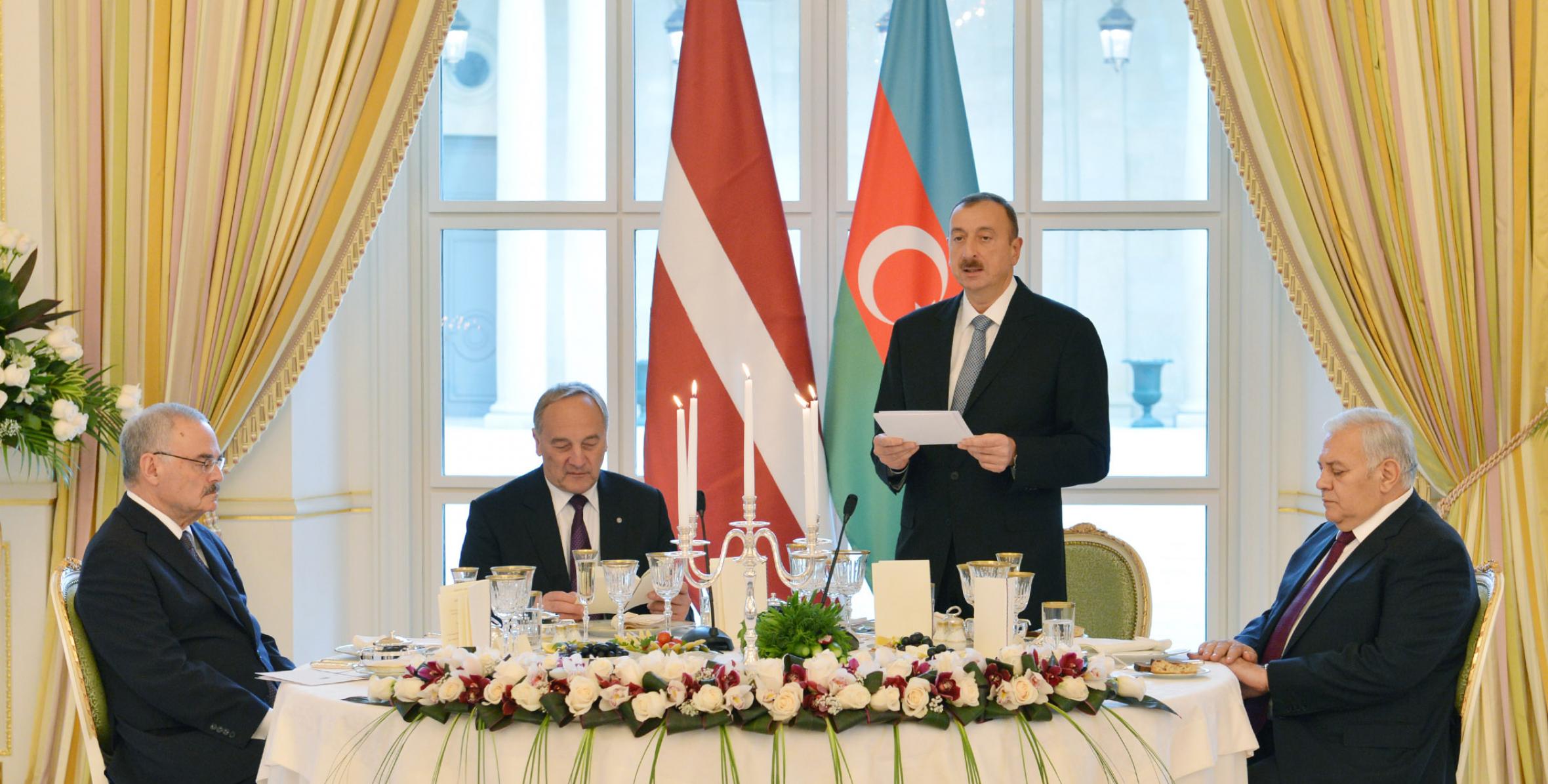 Ilham Aliyev hosted an official dinner reception in honor of President of the Republic of Latvia Andris Berzins