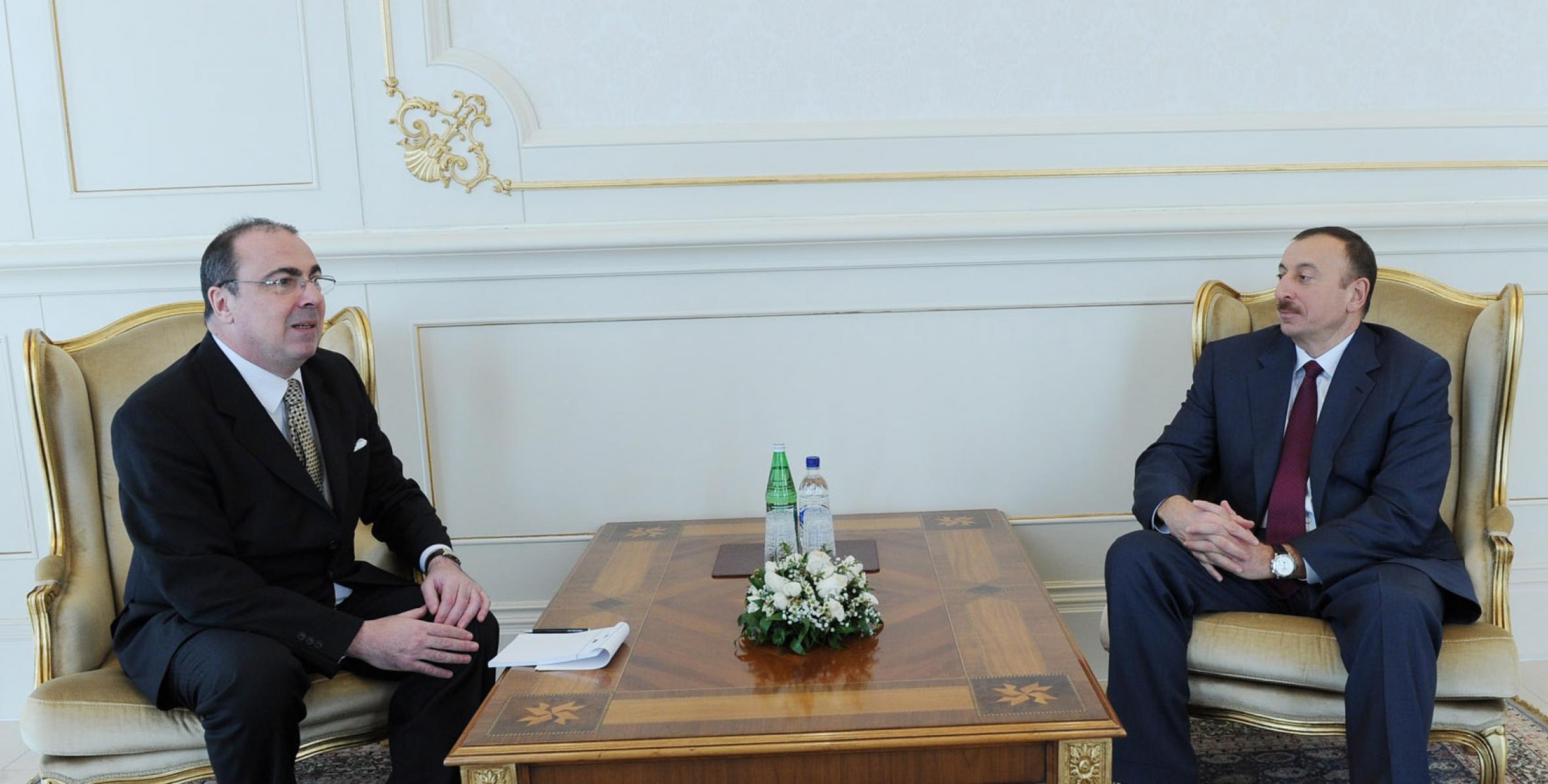 Ильхам Алиев принял верительные грамоты новоназначенного посла Аргентины в Азербайджане