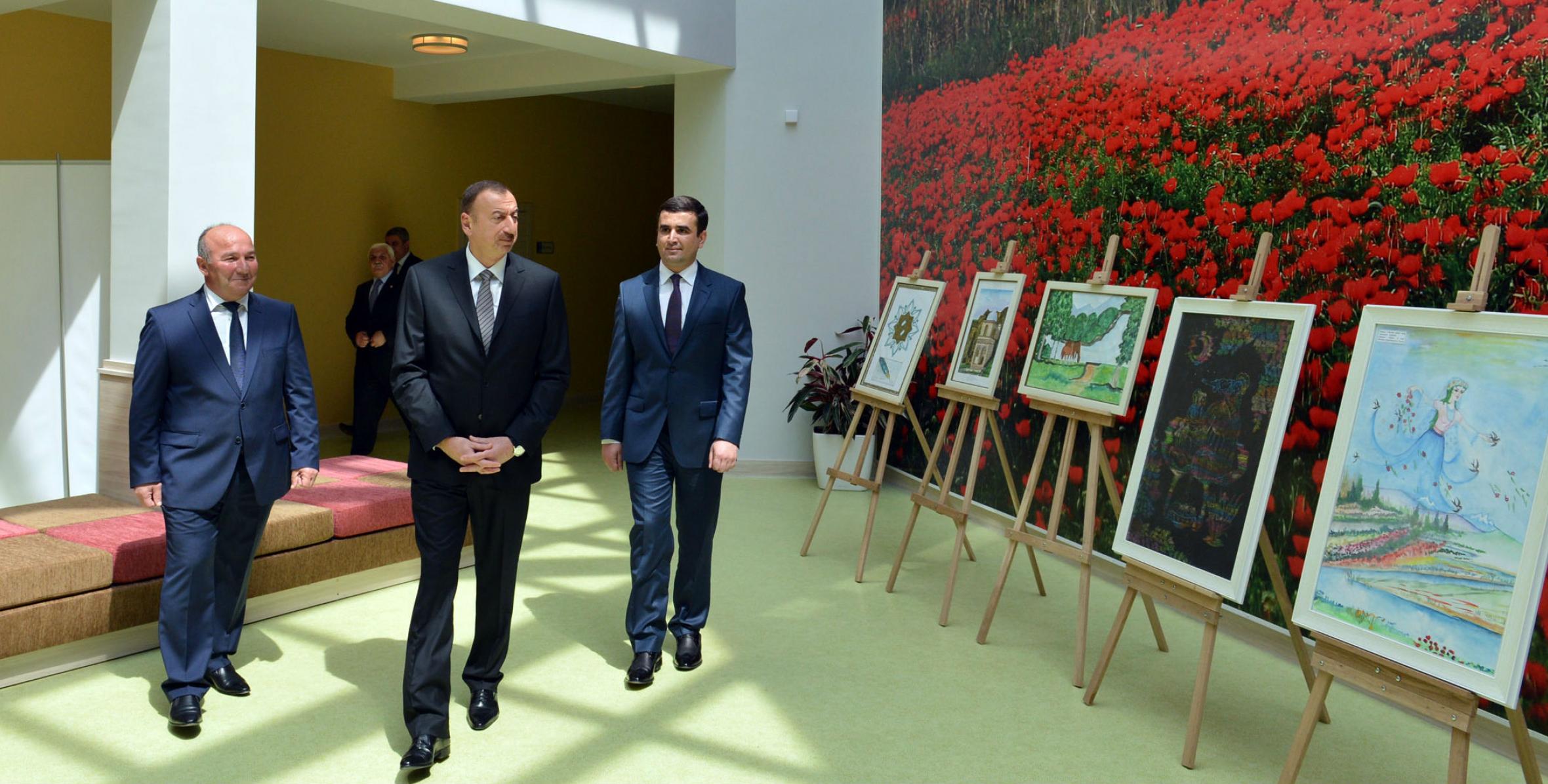 İlham Əliyev Heydər Əliyev Fondu tərəfindən Şamaxıda inşa olunmuş Uşaq Yaradıcılıq Mərkəzinin açılışında iştirak etmişdir