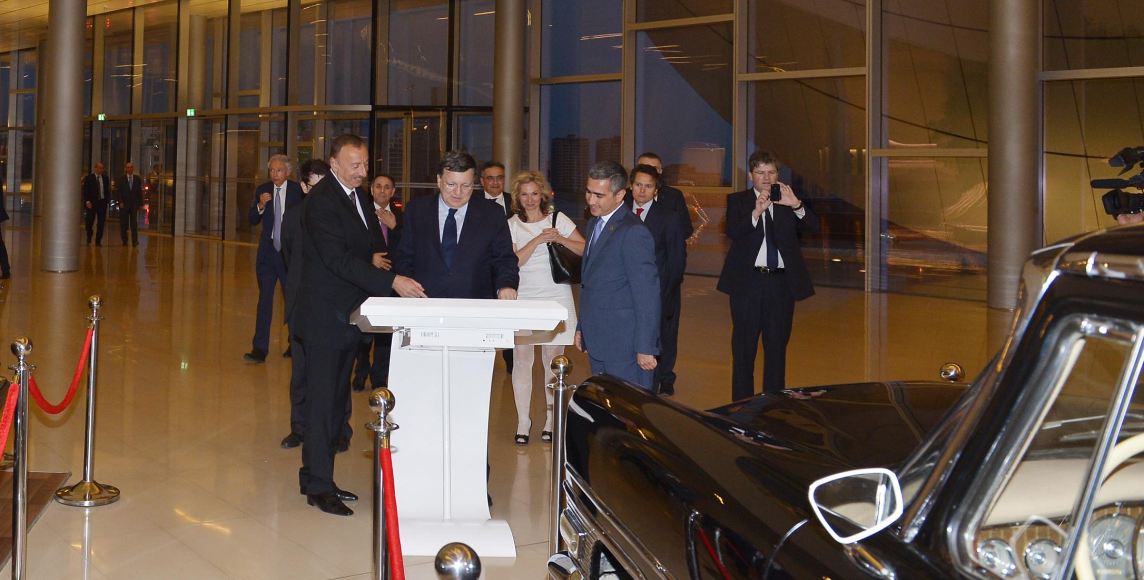 Ilham Aliyev and President of the European Commission Jose Manuel Barroso visited the Heydar Aliyev Center