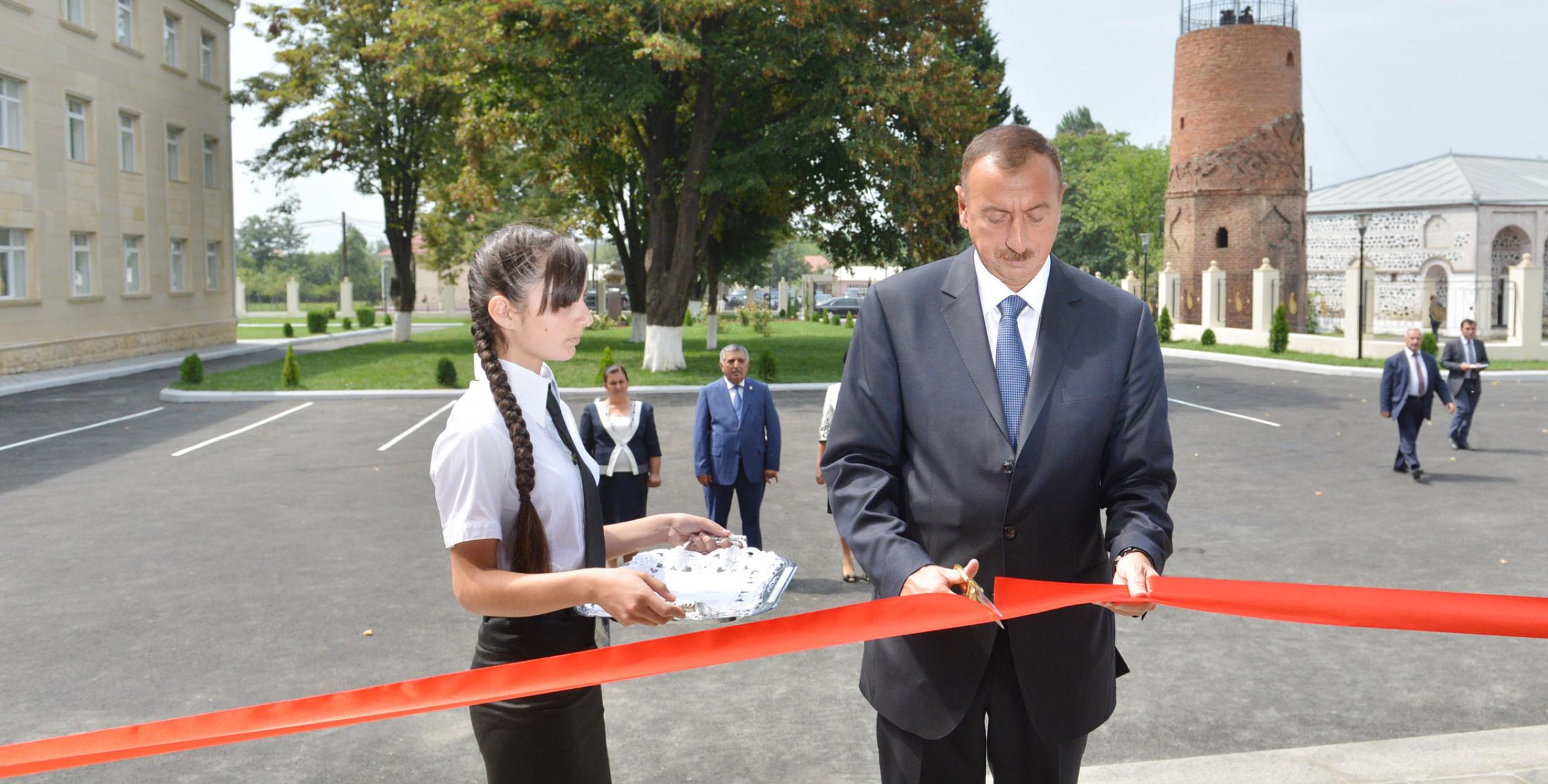 Ильхам Алиев принял участие в открытии нового здания полной средней школы в селе Бахметли Загатальского района