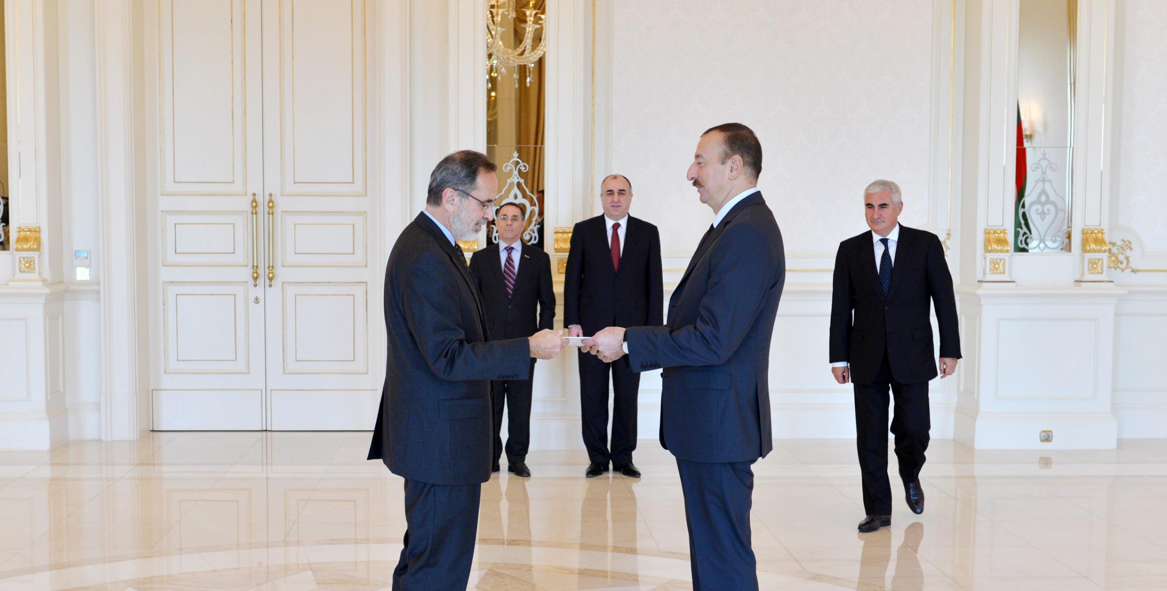 Ильхам Алиев принял верительные грамоты посла Бразилии в Азербайджане