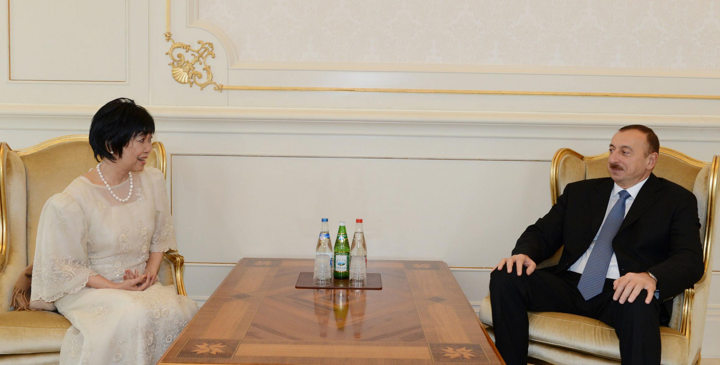 Ильхам Алиев принял верительные грамоты новоназначенного посла Филиппин в Азербайджане
