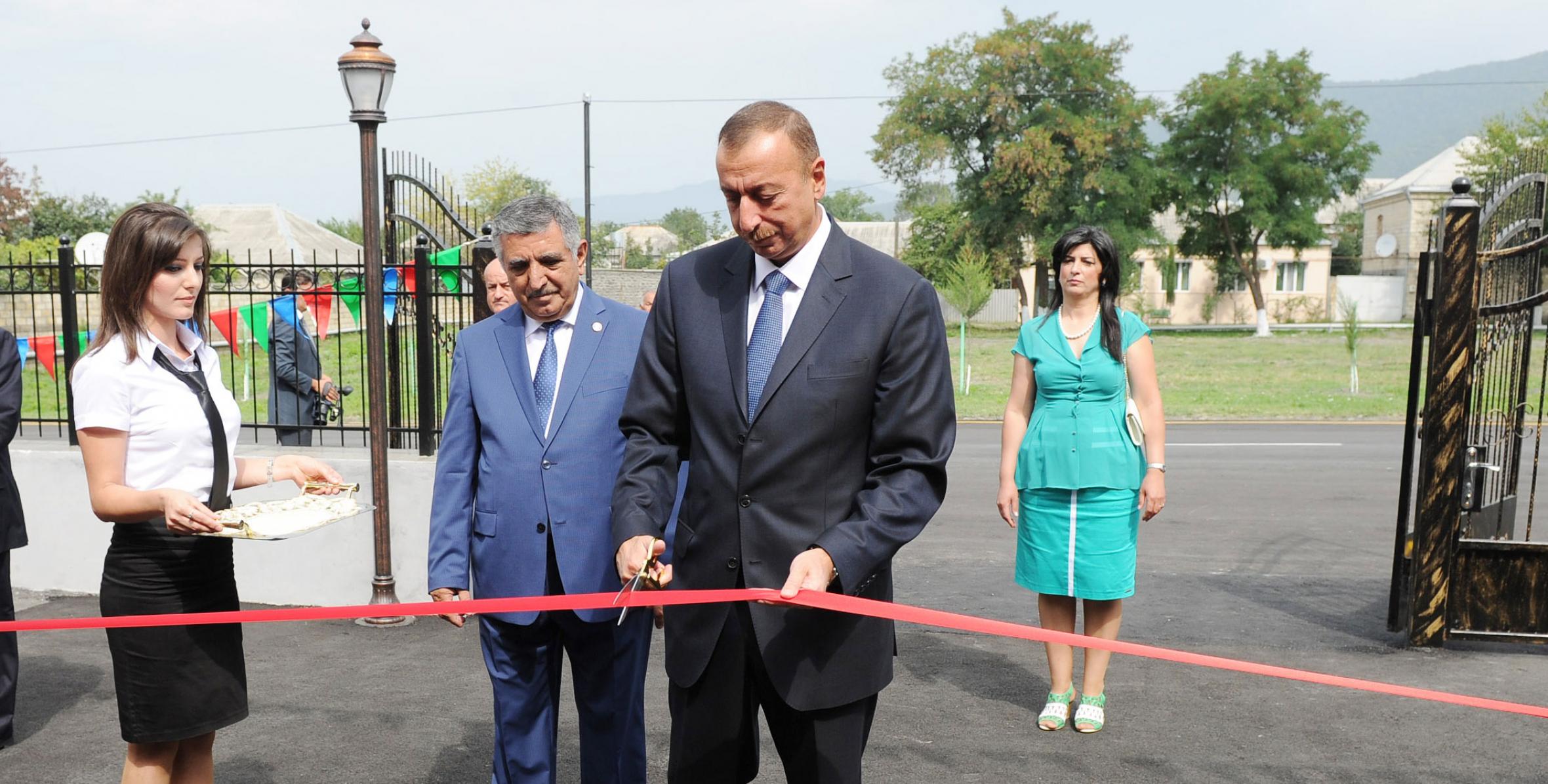 Ильхам Алиев в рамках поездки в Загатальский район принял участие в открытии детского сада «Тумурджуг»