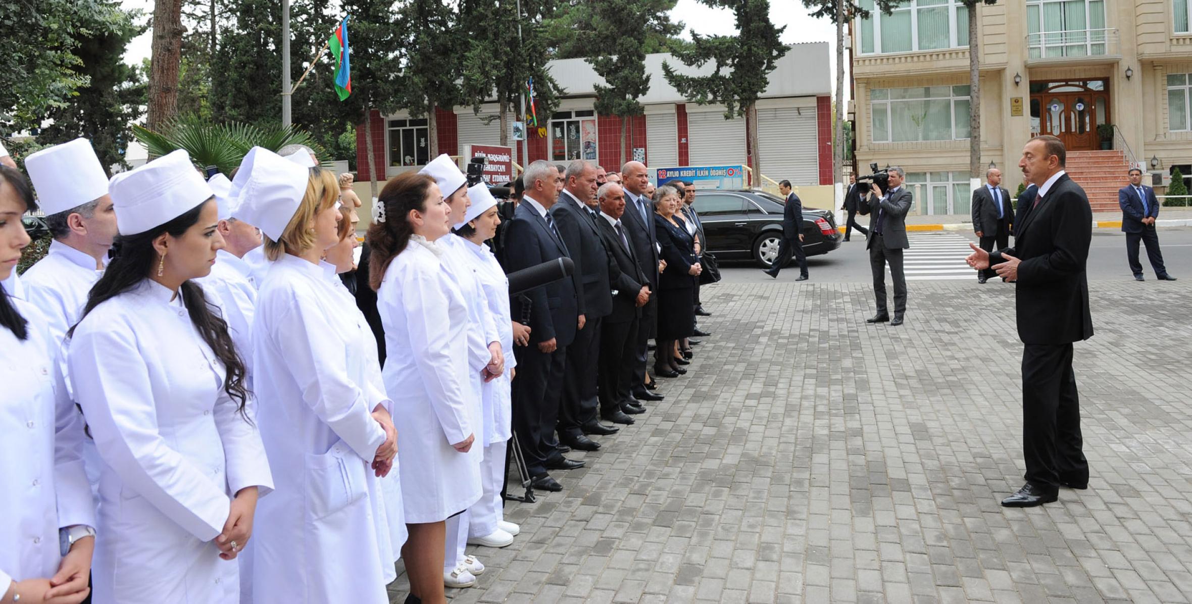 Ильхам Алиев ознакомился с открытой после капитального ремонта Хачмазской районной центральной больницей
