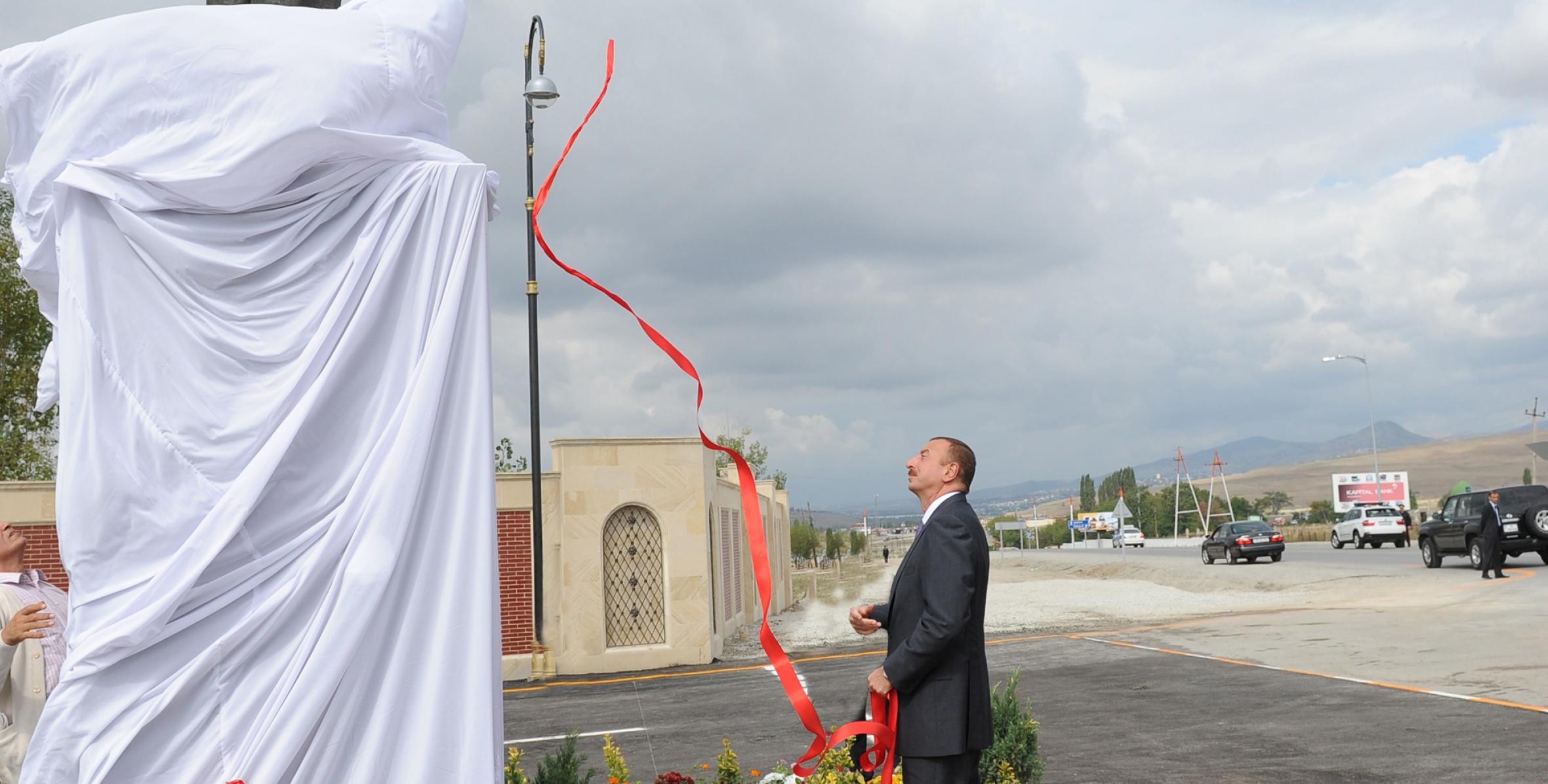 Ильхам Алиев принял участие в открытии памятника великому поэту в поселке Сабир Шамахи