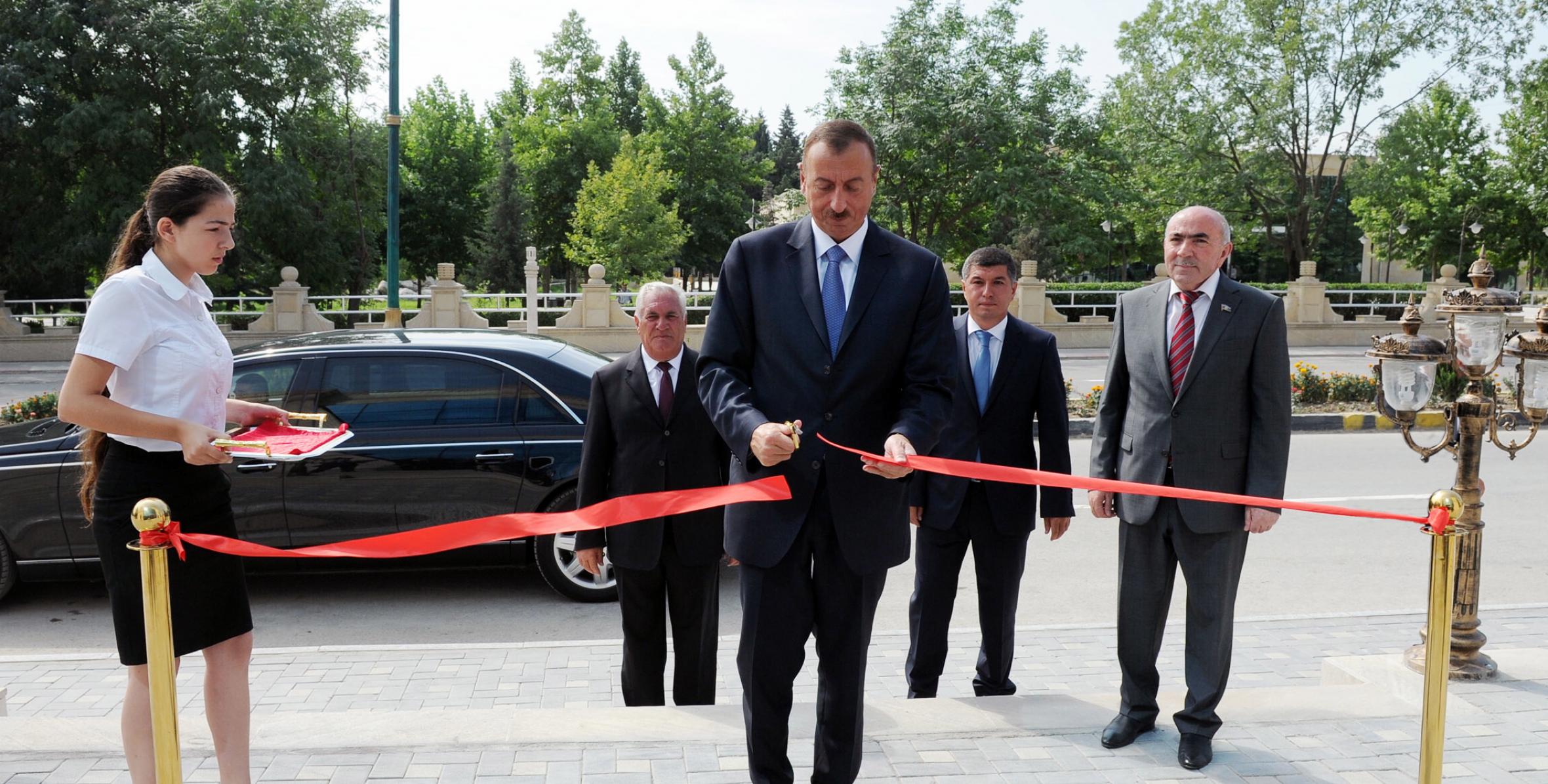 Ильхам Алиев принял участие в открытии административного здания Шабранской районной организации партии «Ени Азербайджан»