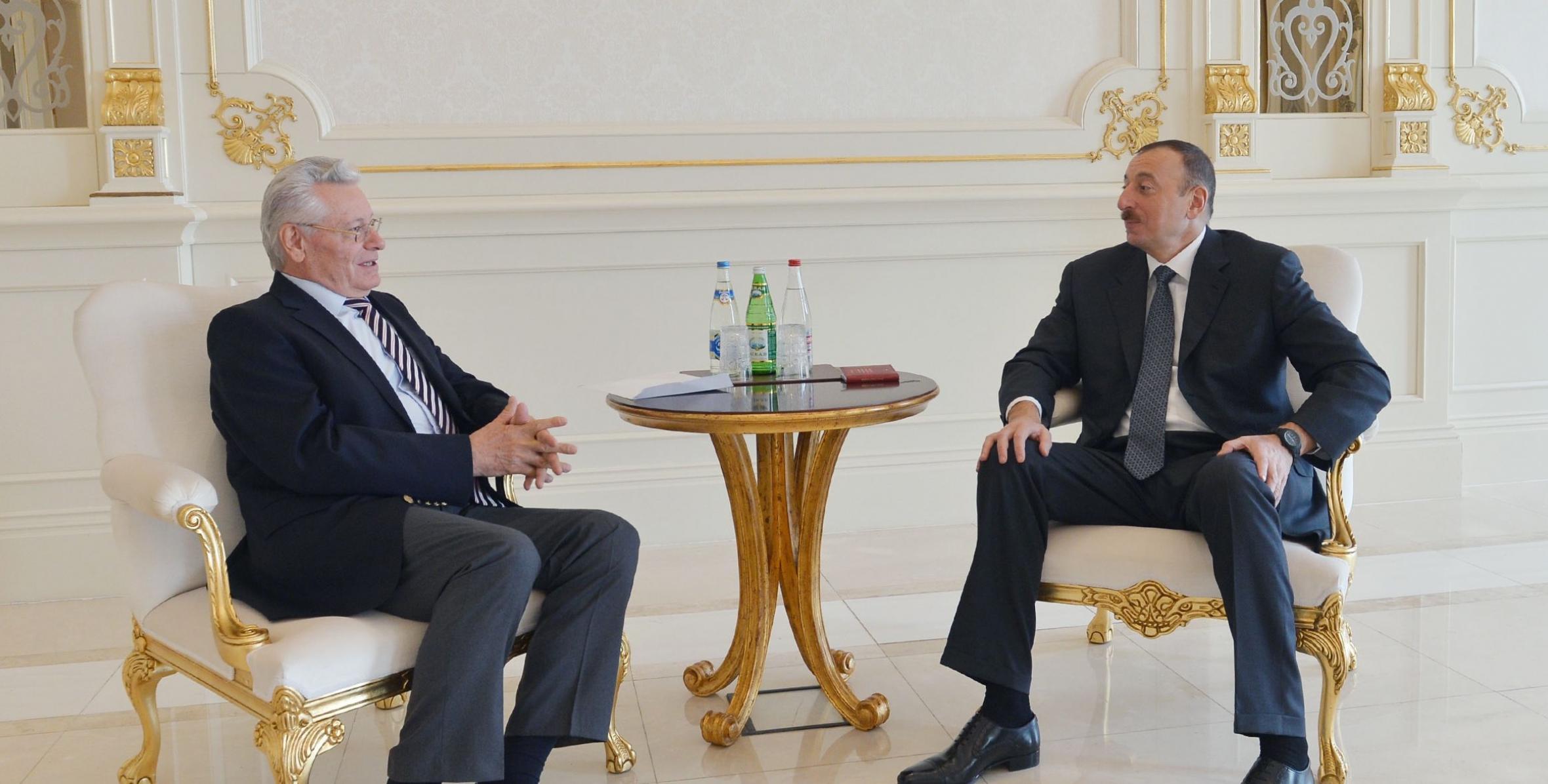 Ilham Aliyev received former President of Moldova Petru Lucinschi