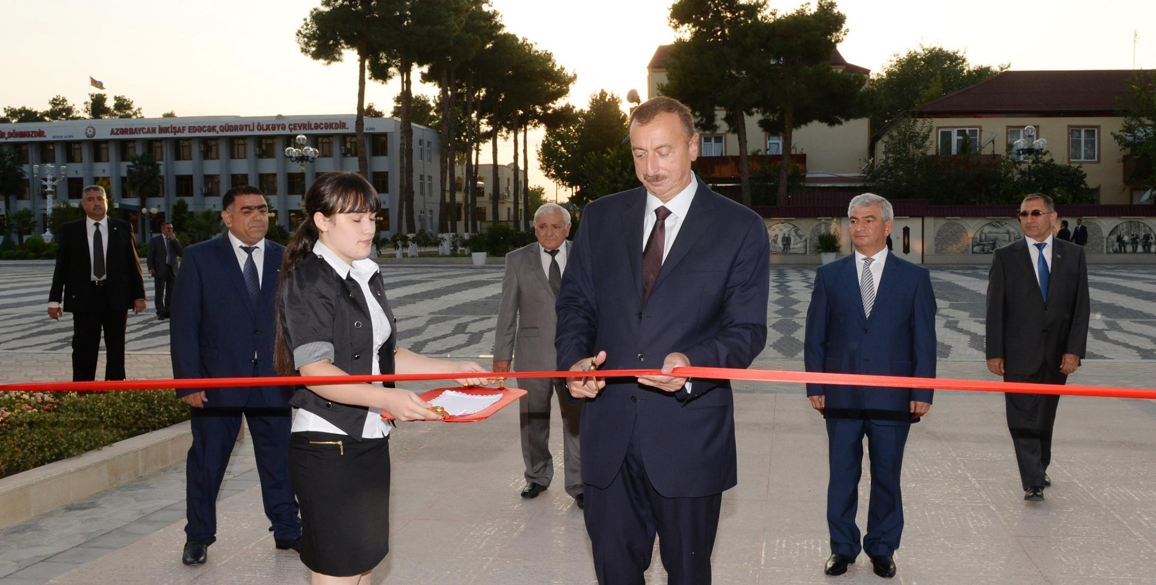 Ильхам Алиев принял участие в открытии нового административного здания Агджабединской районной организации партии «Ени Азербайджан»
