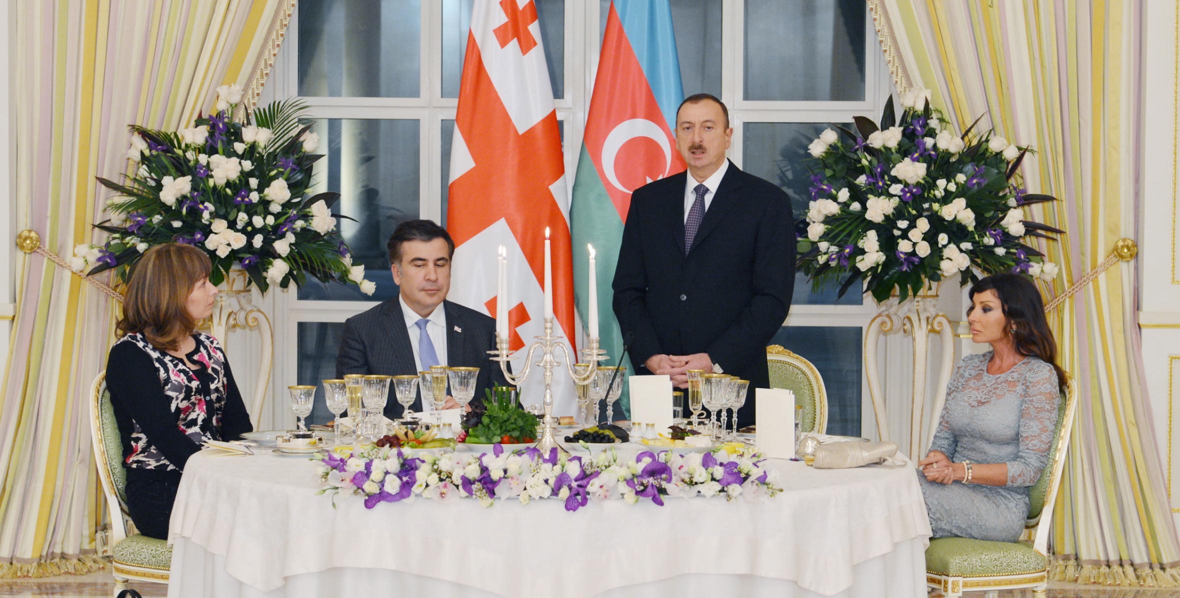 President Ilham Aliyev hosted an official reception in honor of President of Georgia Mikheil Saakashvili