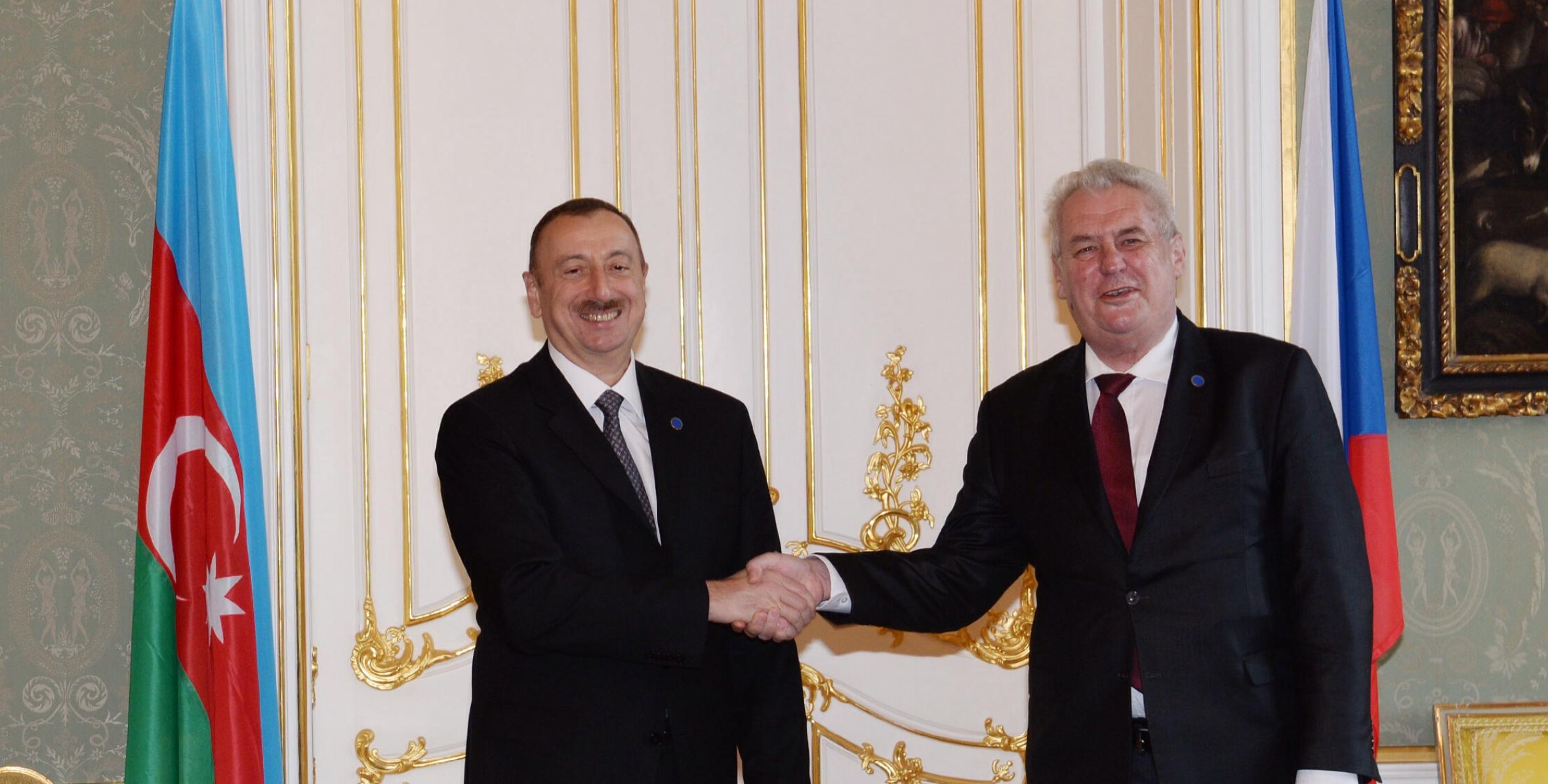 Ильхам Алиев встретился в Праге с Президентом Чехии Милошем Земаном