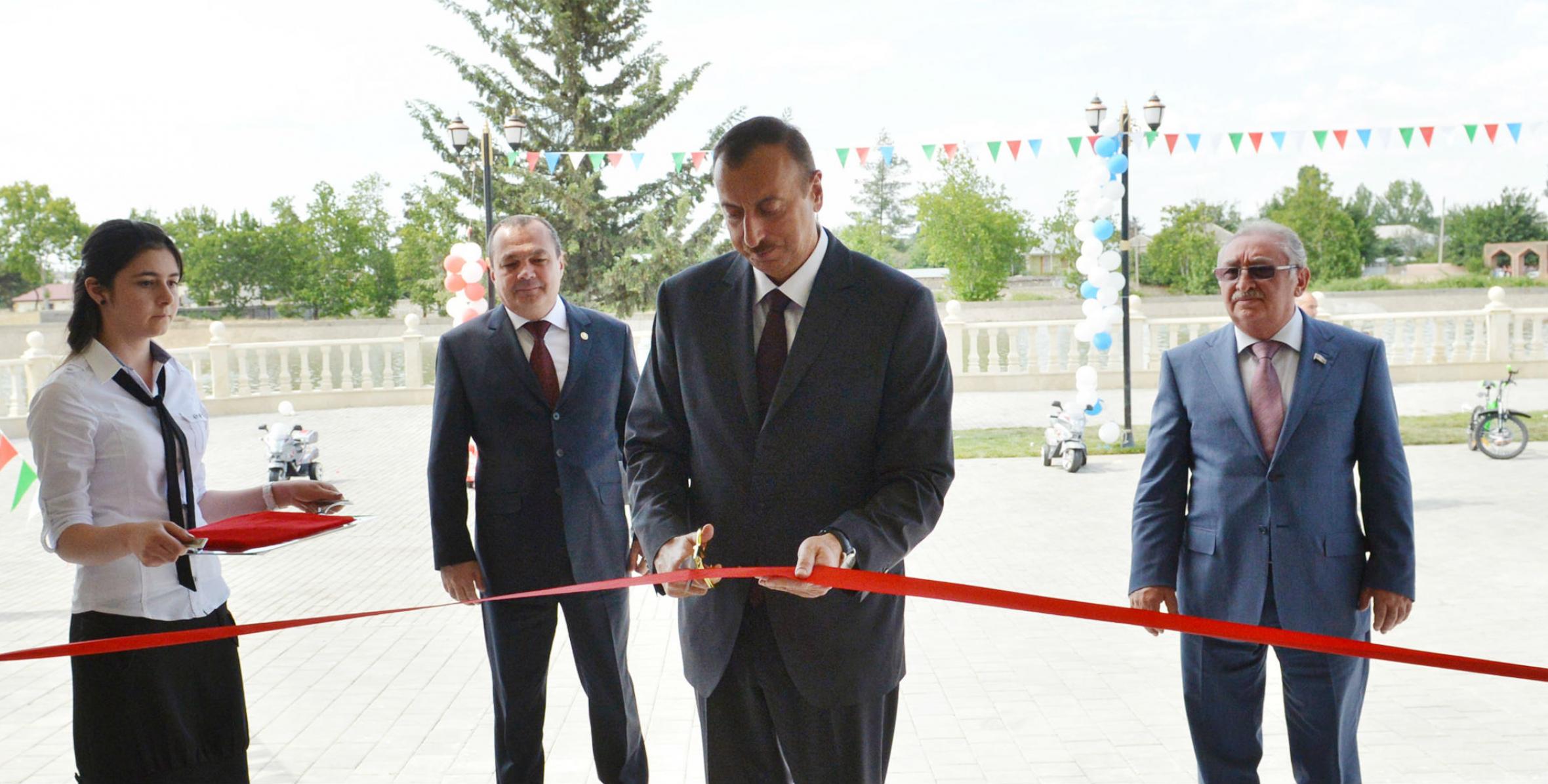 Ильхам Алиев принял участие в открытии Музея литературы в Газахе
